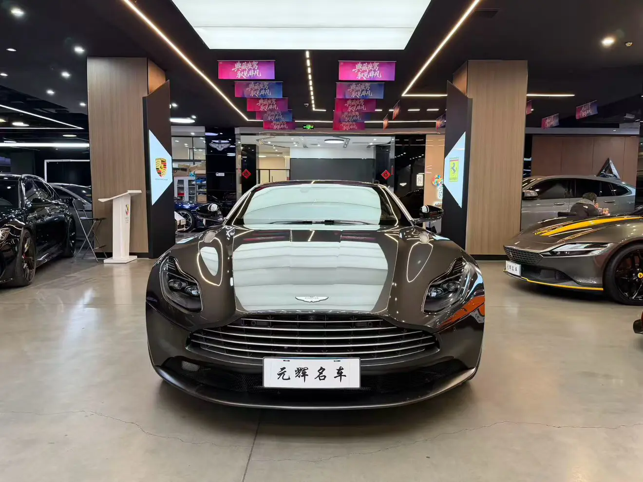 Aston Martin DB11  из Китая