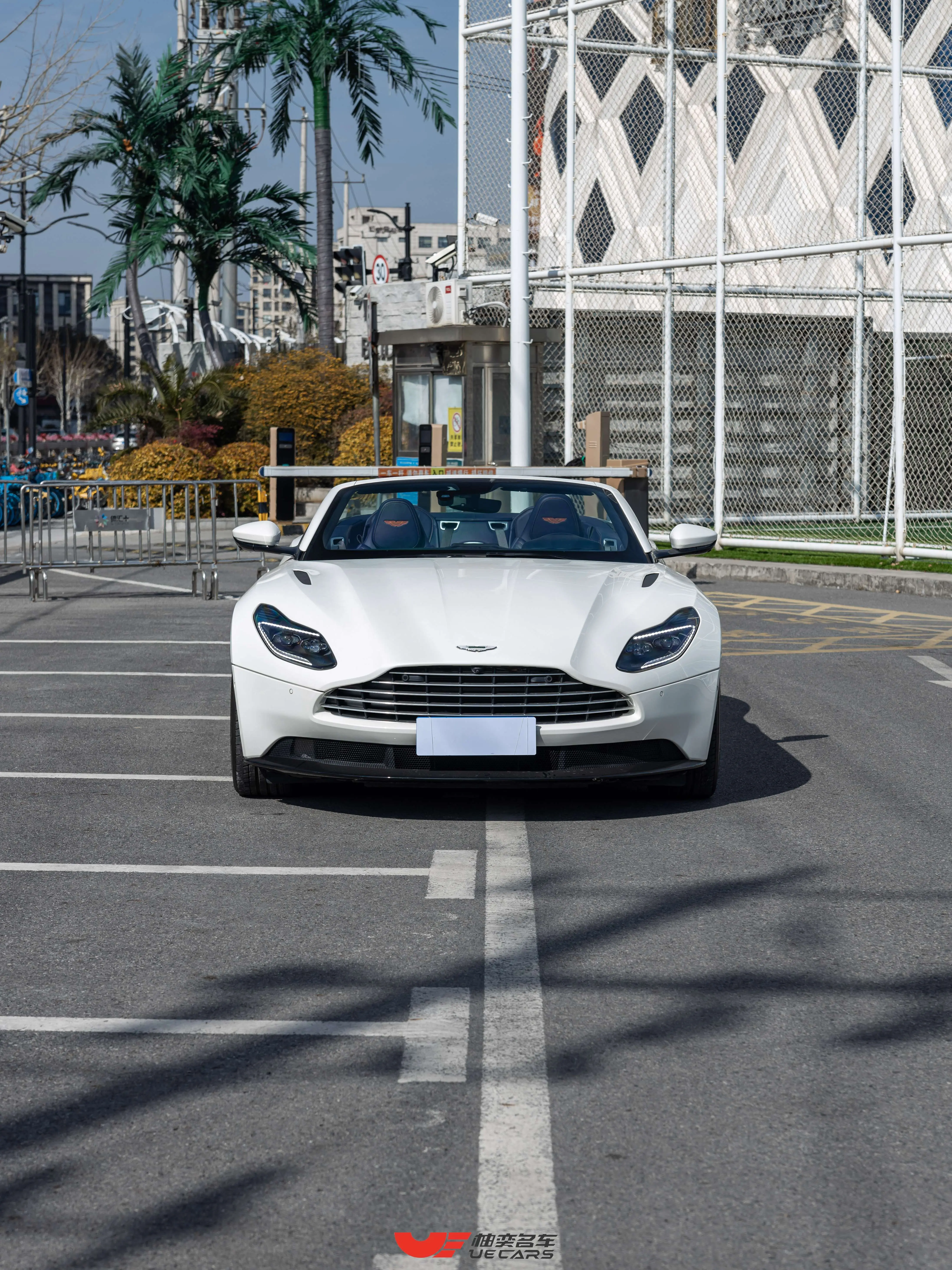 Aston Martin DB11  из Китая
