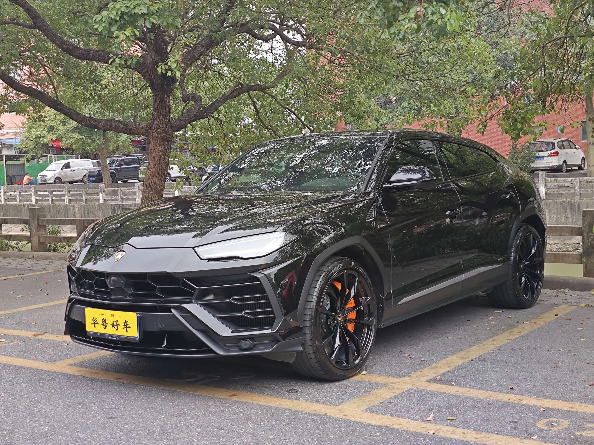 Lamborghini Urus  из Китая