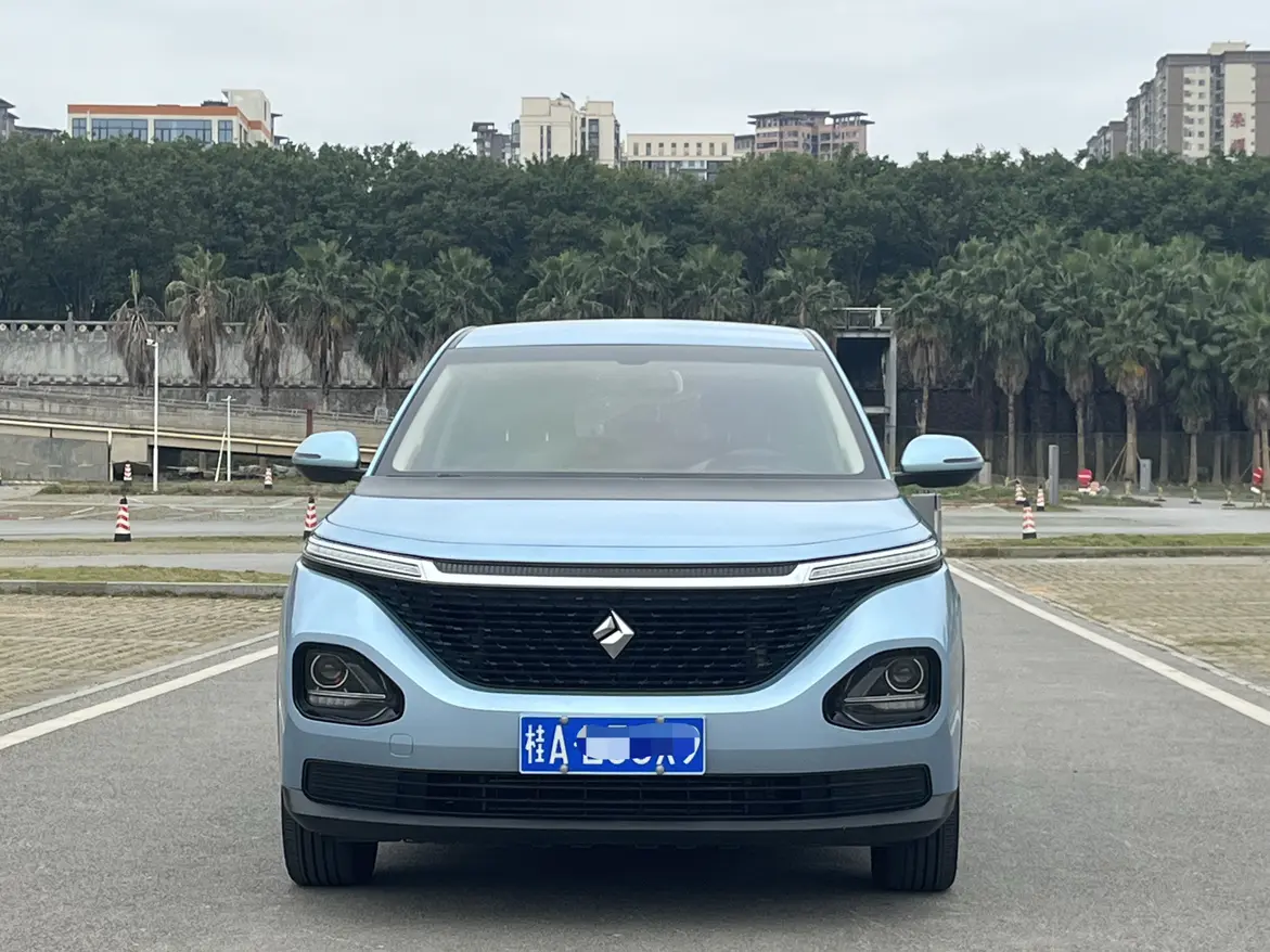 Baojun RM-5  из Китая