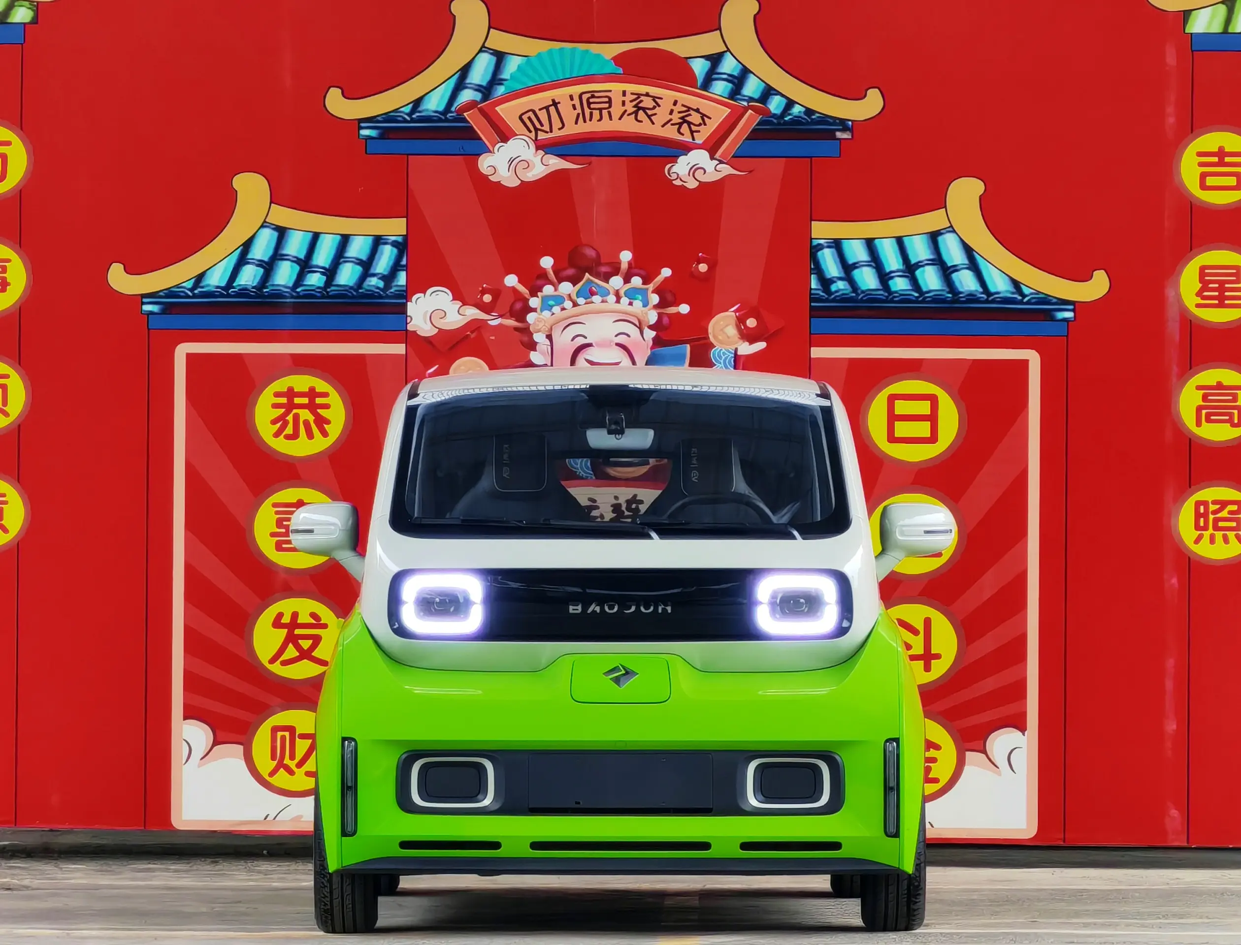 Baojun KiWi EV  из Китая