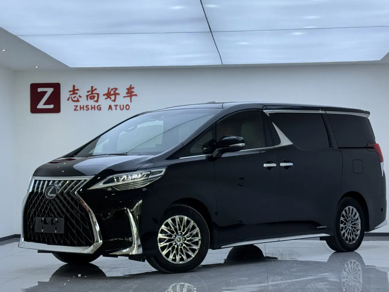 Lexus LM  из Китая