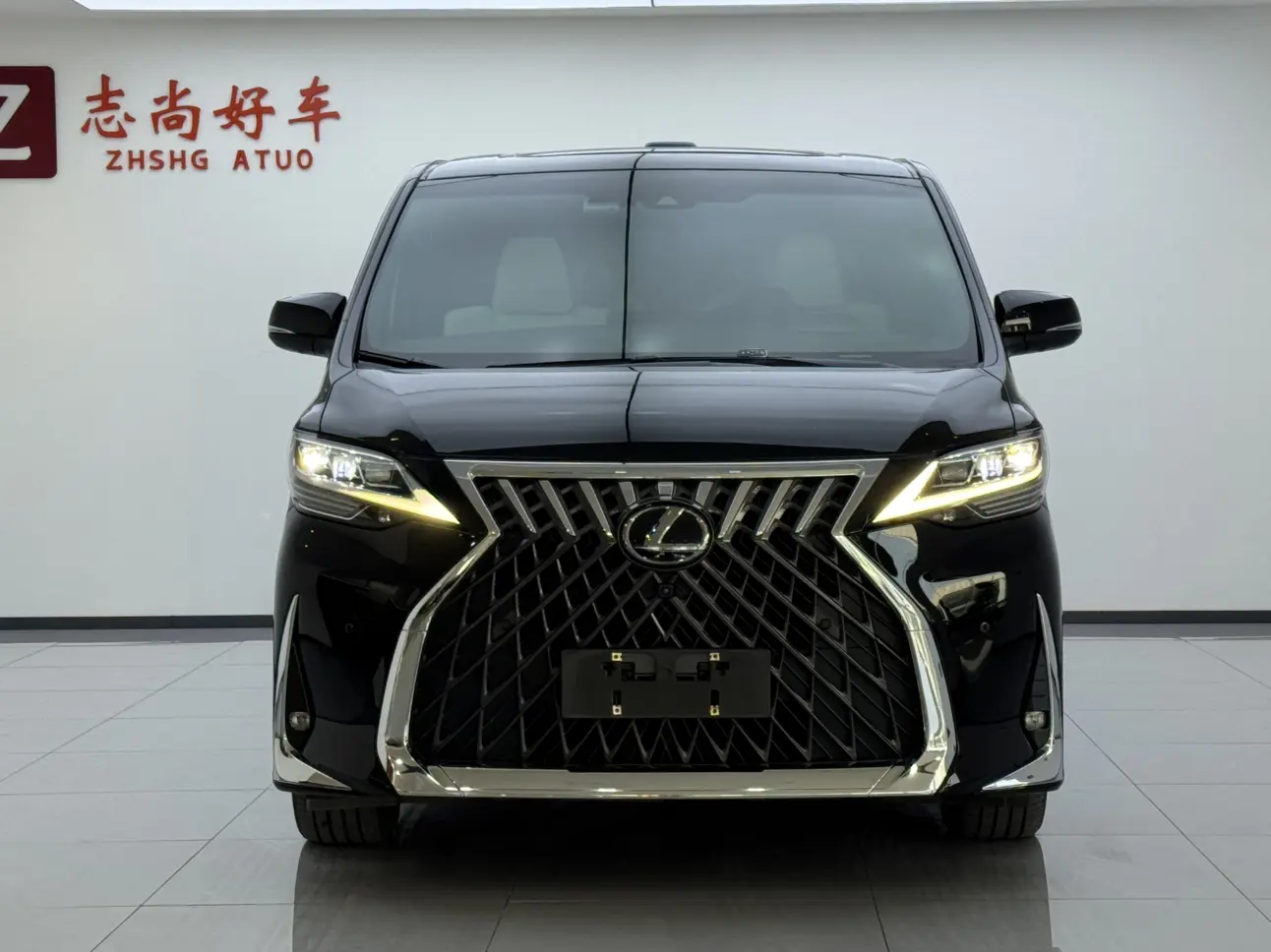 Lexus LM  из Китая