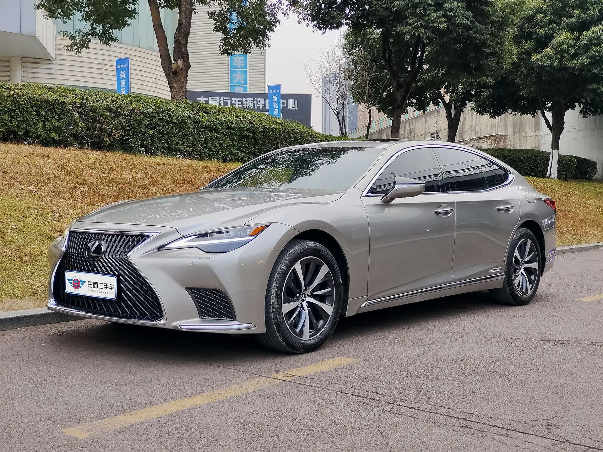 Lexus LS