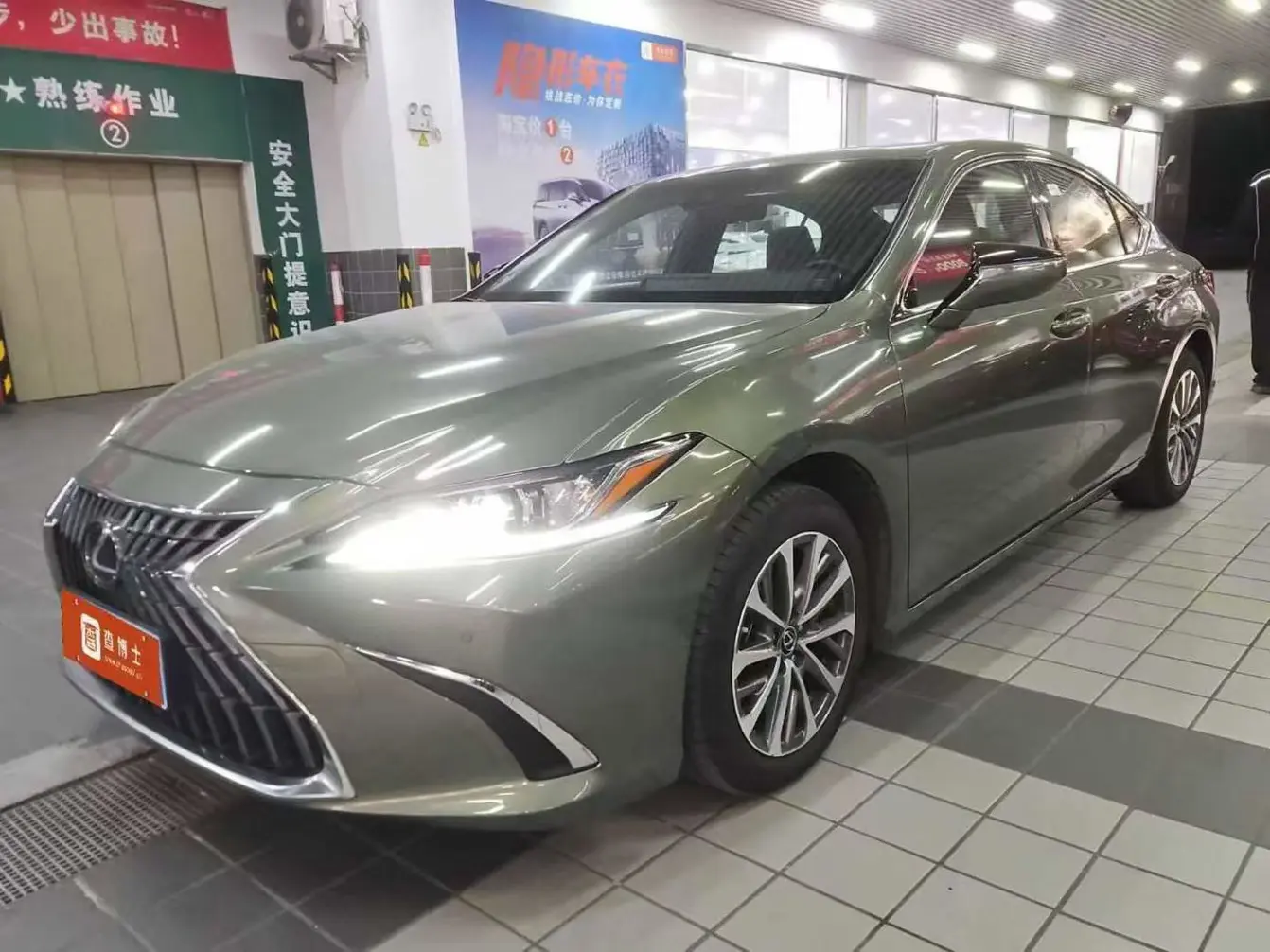 Lexus ES  из Китая