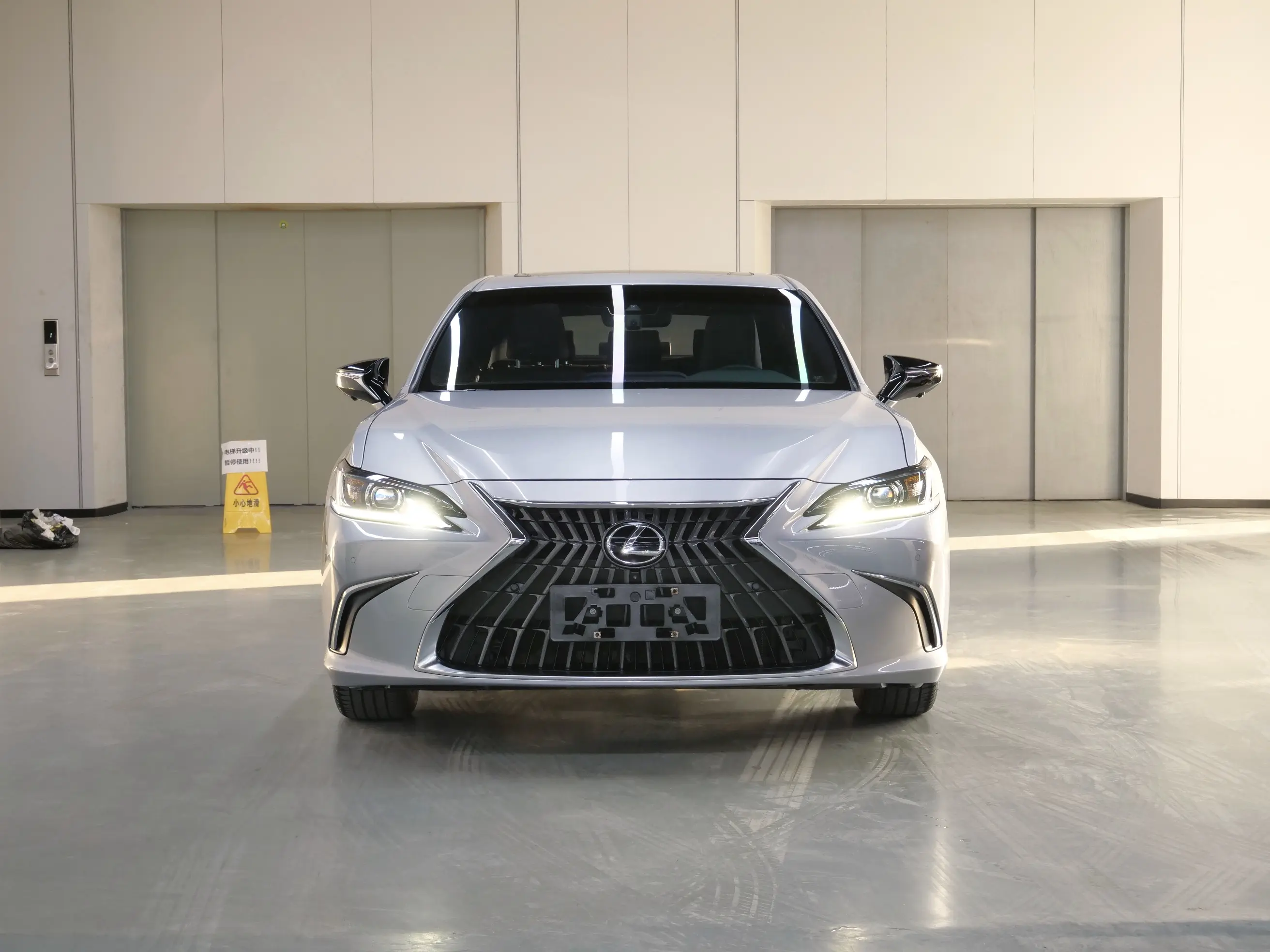 Lexus ES  из Китая