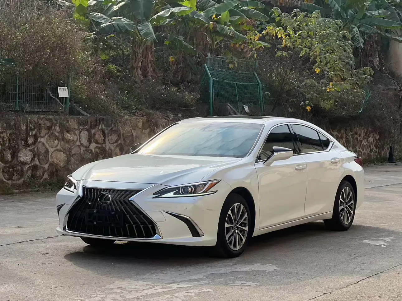 Lexus ES