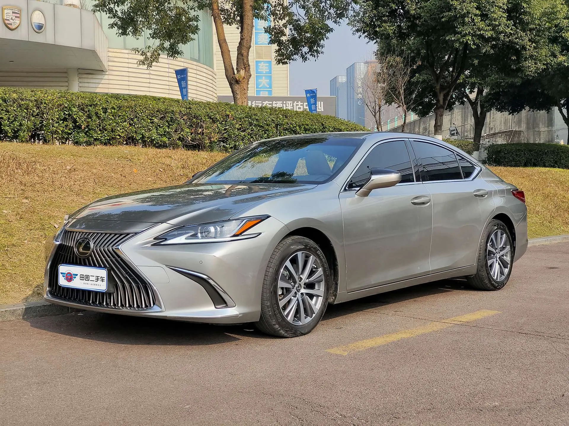 Lexus ES