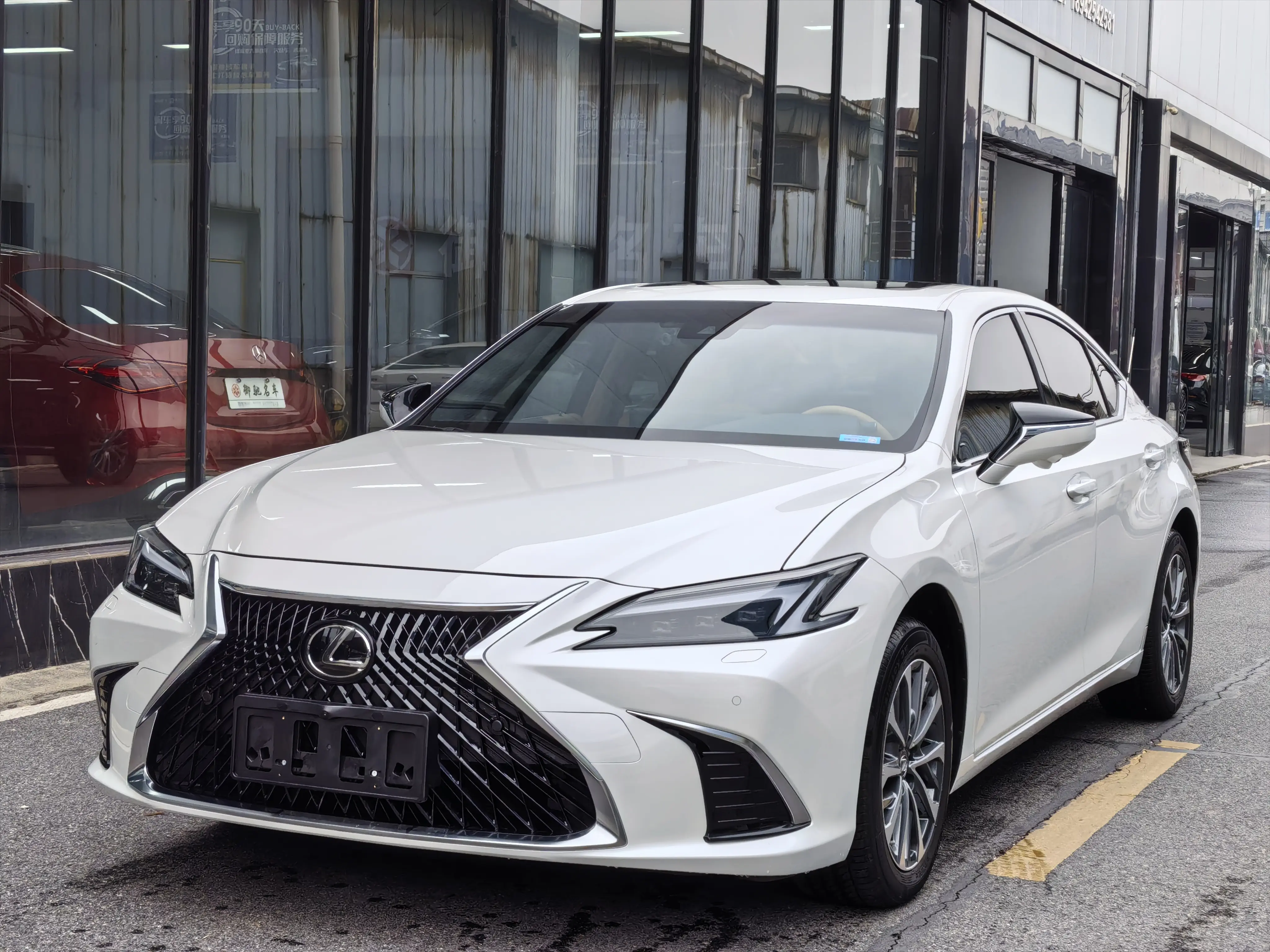 Lexus ES  из Китая