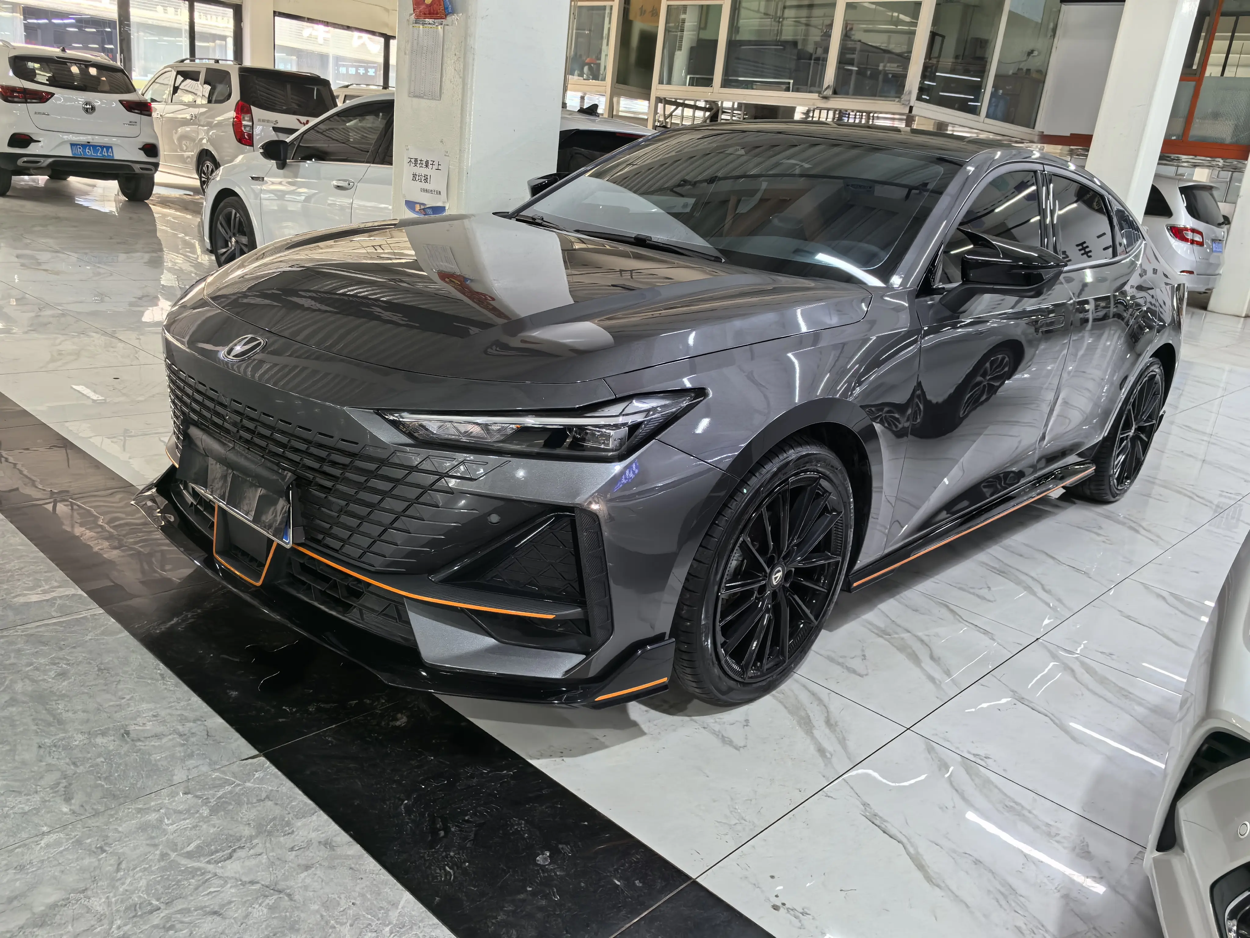 Changan UNI-V  из Китая