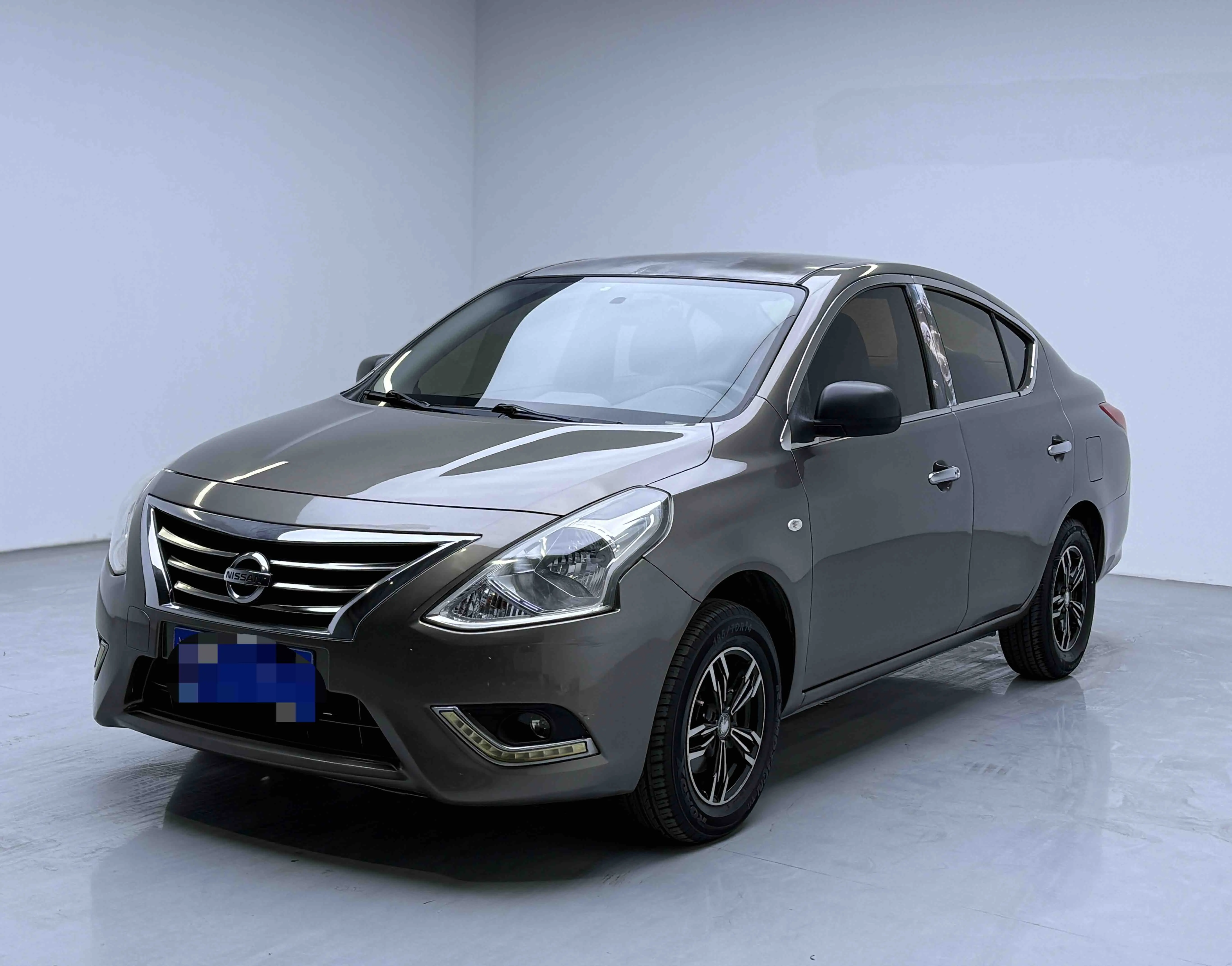 Nissan Sunlight  из Китая