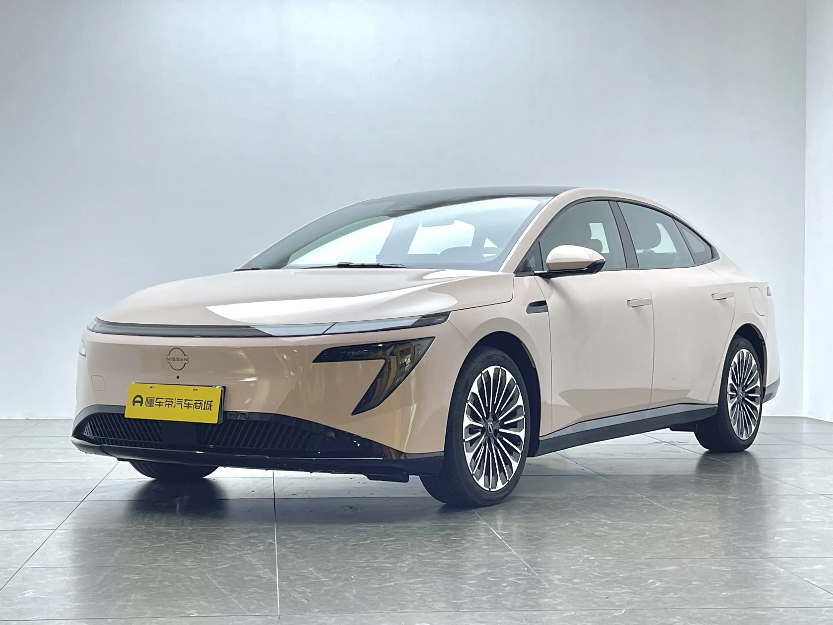 Nissan N7  из Китая