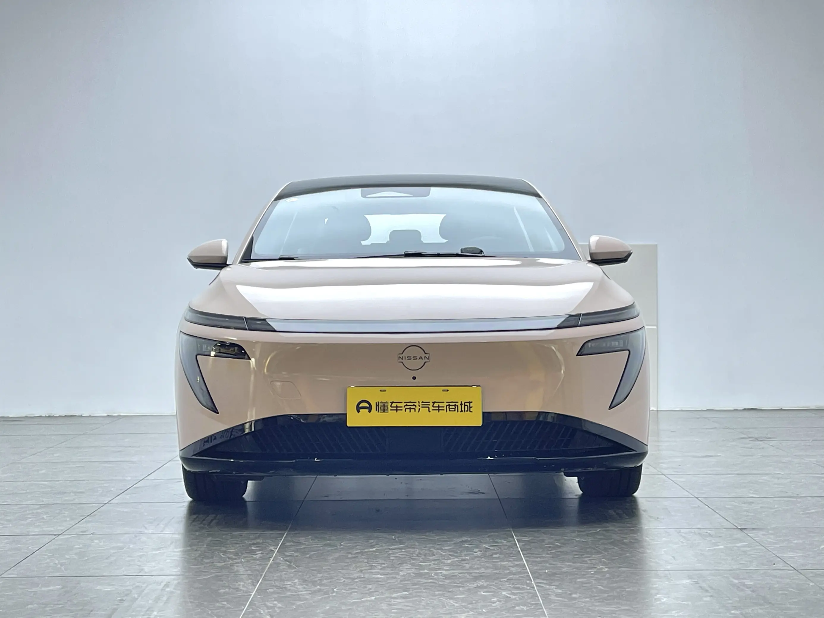 Nissan N7  из Китая