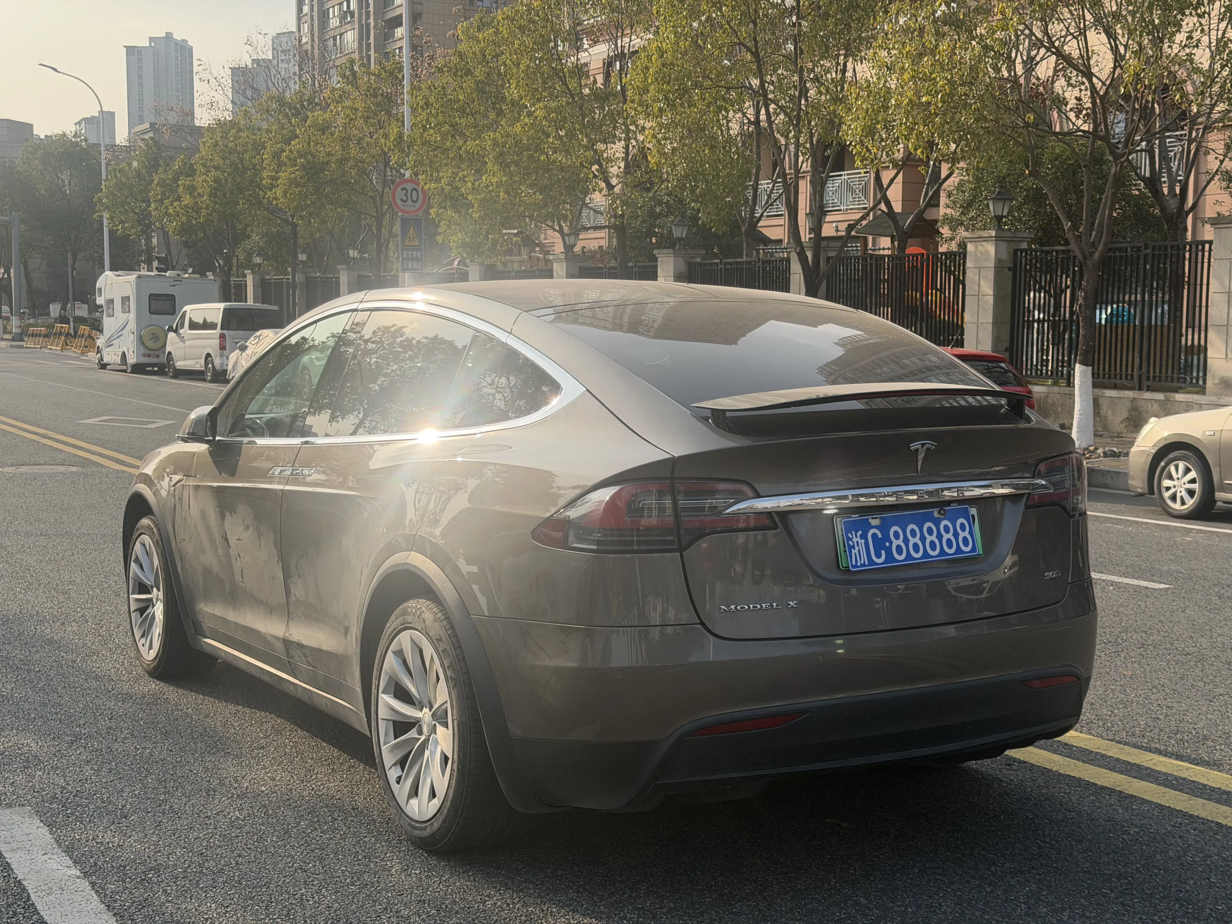 Tesla Model X  из Китая