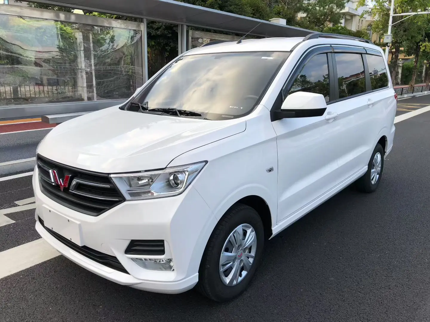 Wuling Hongguang  из Китая