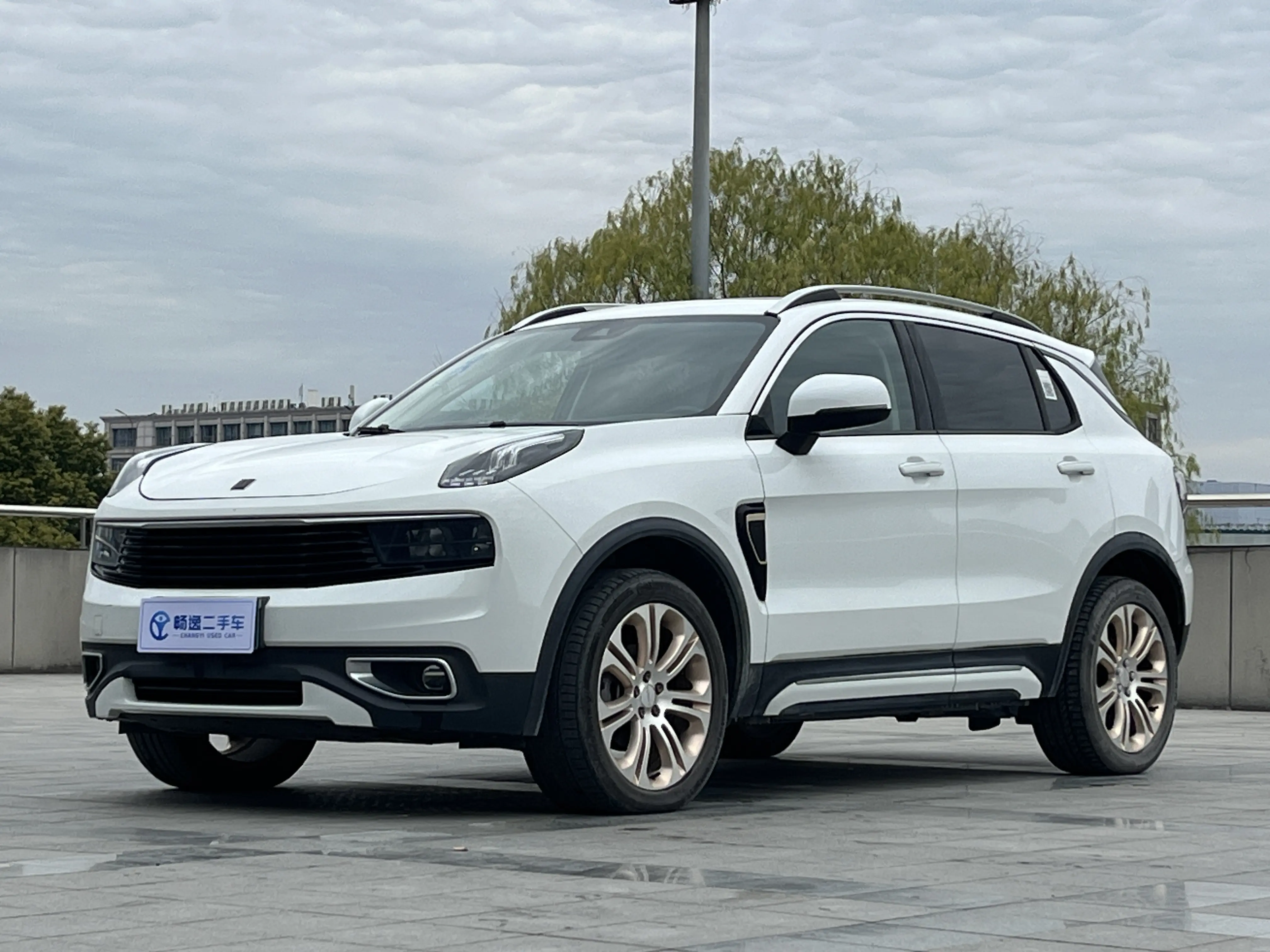 Lynk & Co 01  из Китая