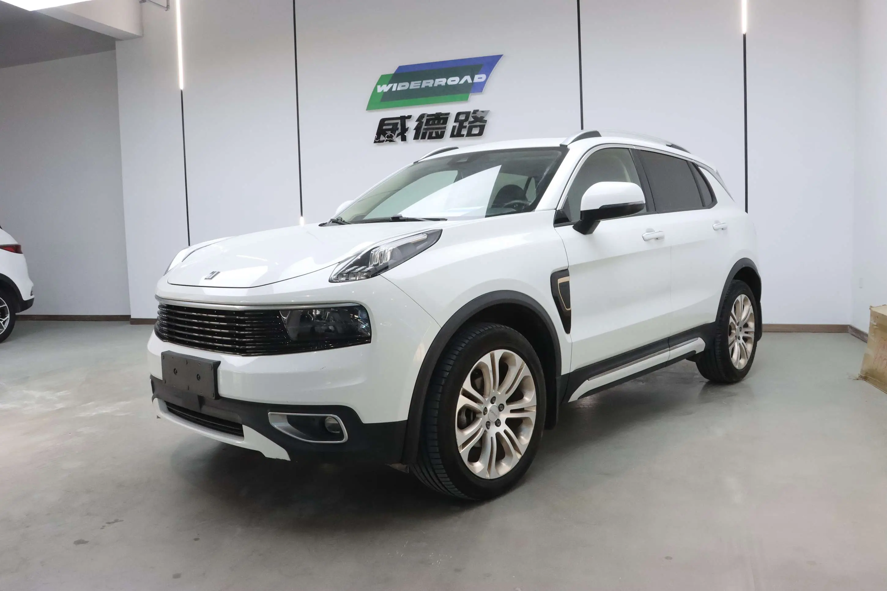 Lynk & Co 01  из Китая