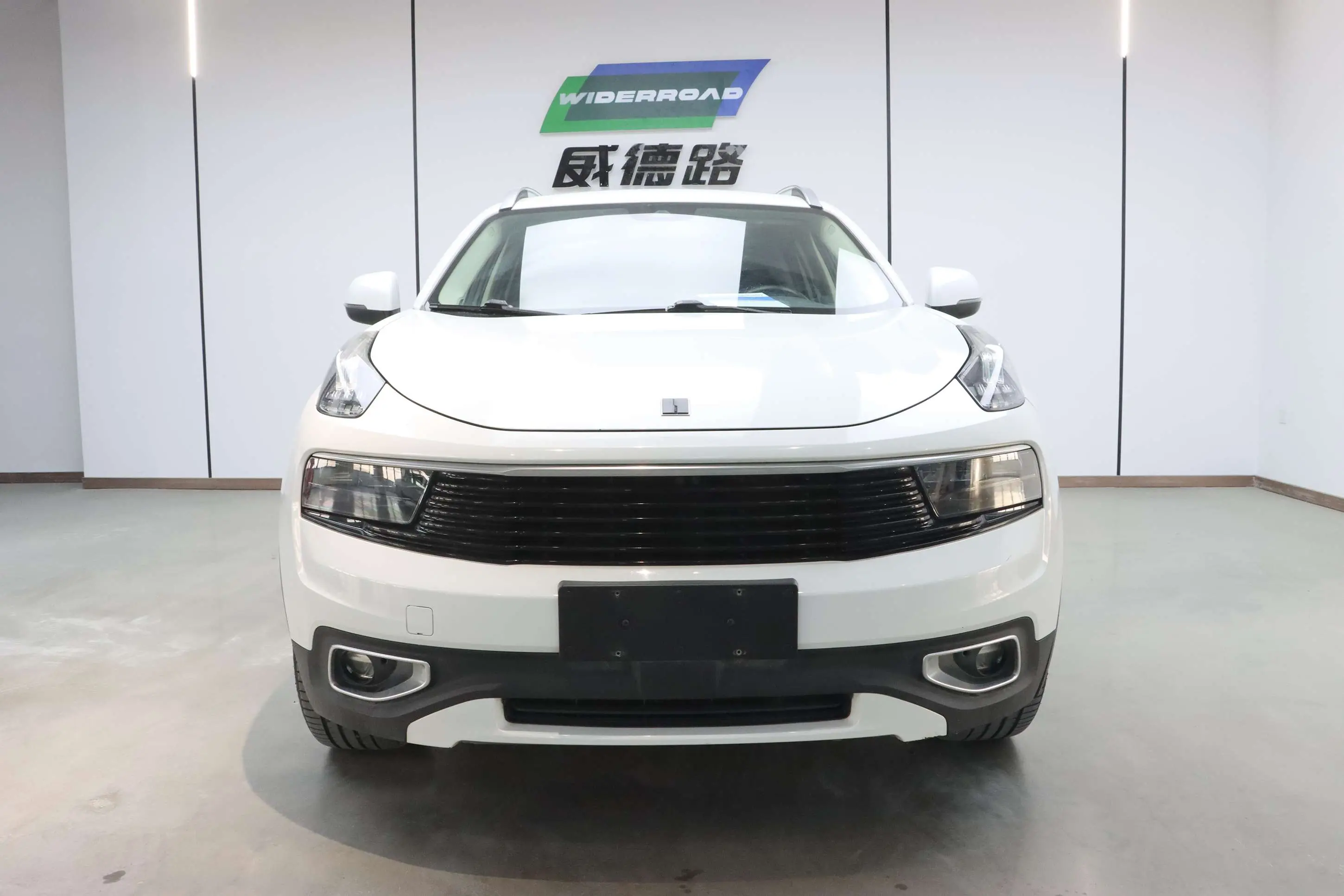 Lynk & Co 01  из Китая