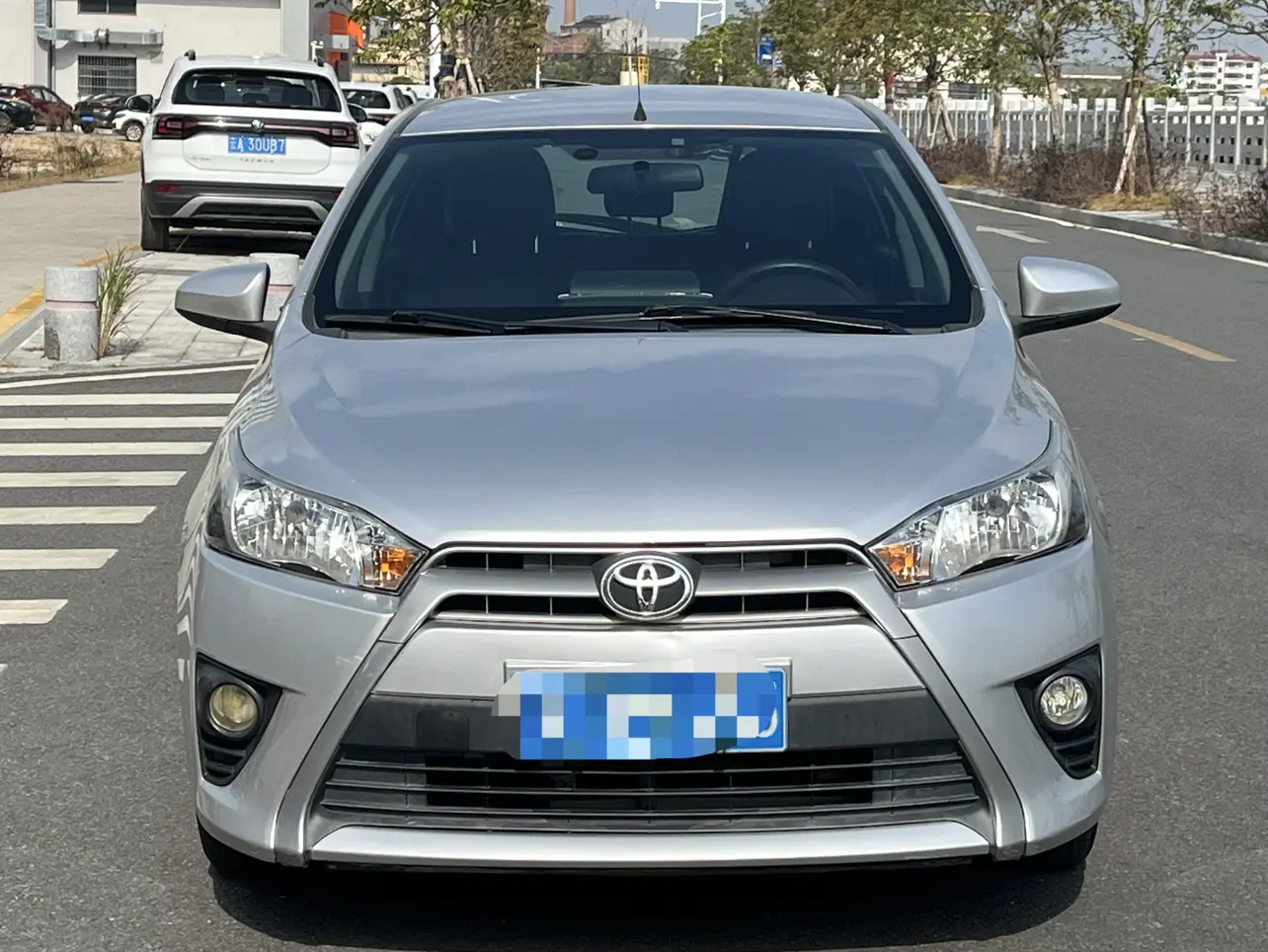 Toyota Yaris L  из Китая
