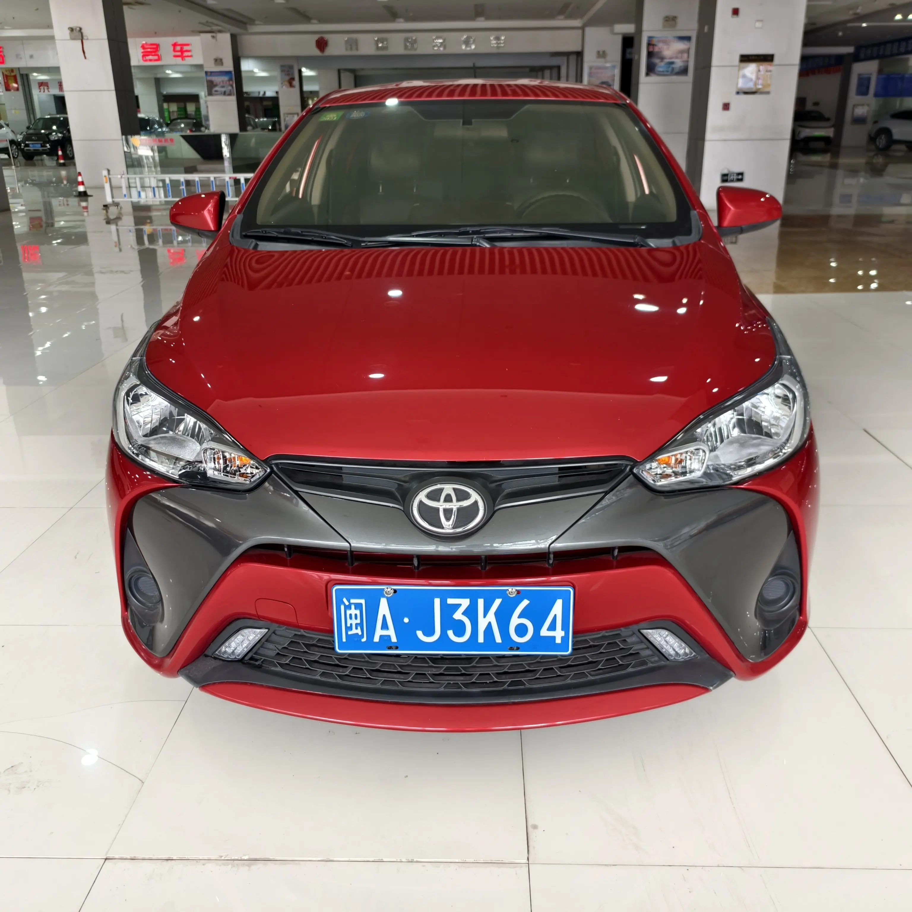 Toyota Yaris L  из Китая