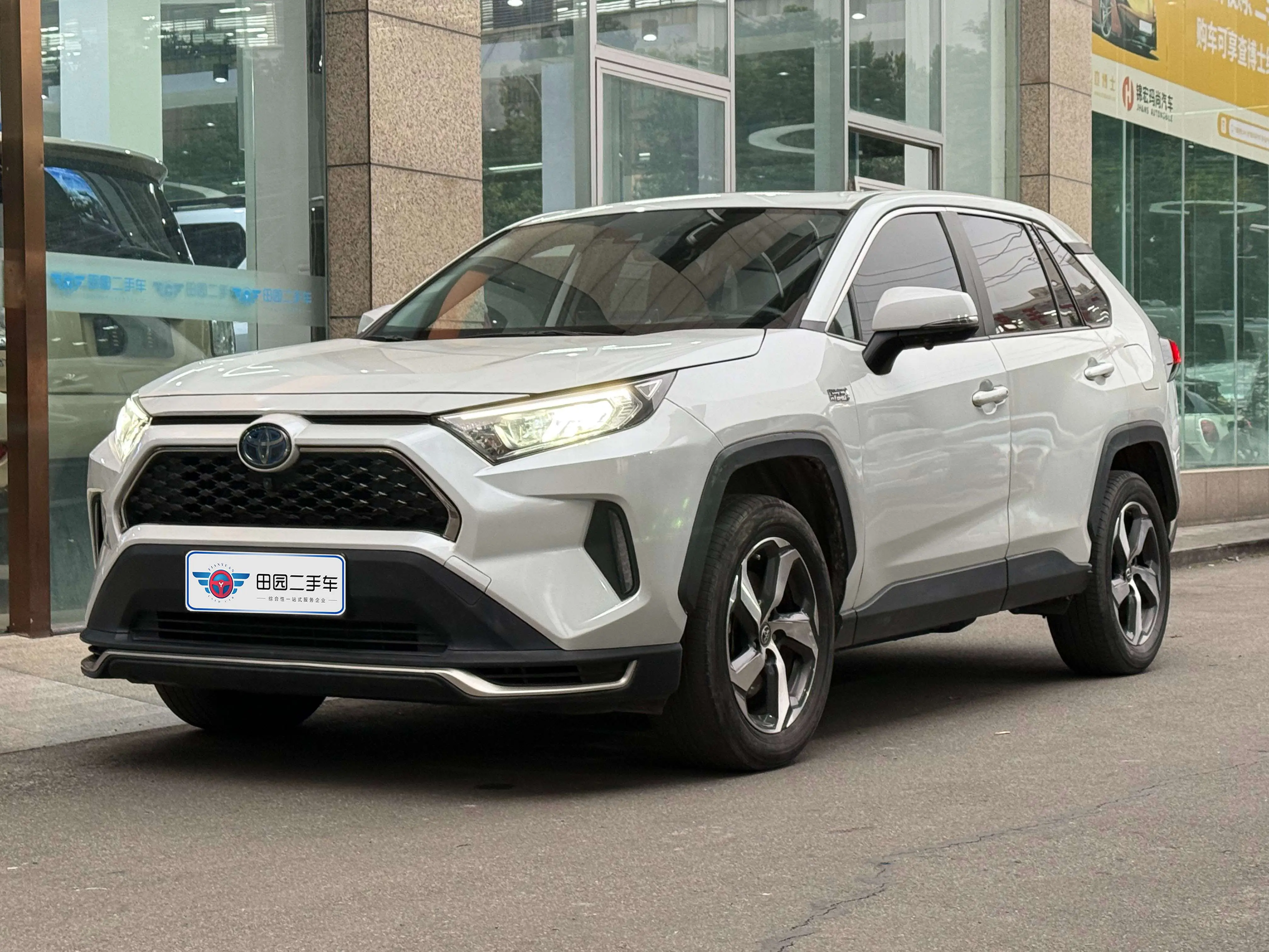 Toyota RAV4 Rongfang PHEV  из Китая