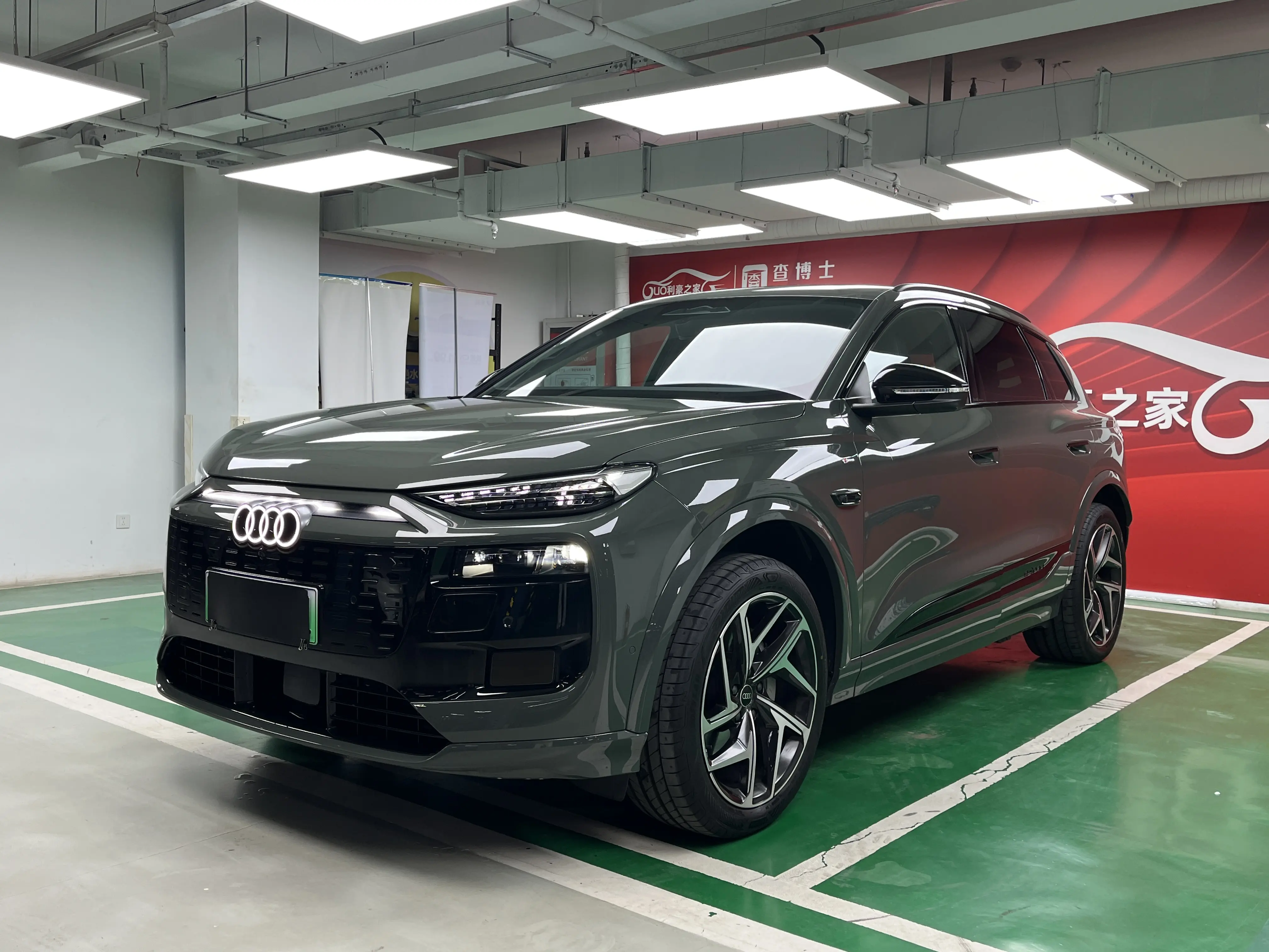 Audi Q6L e-tron  из Китая