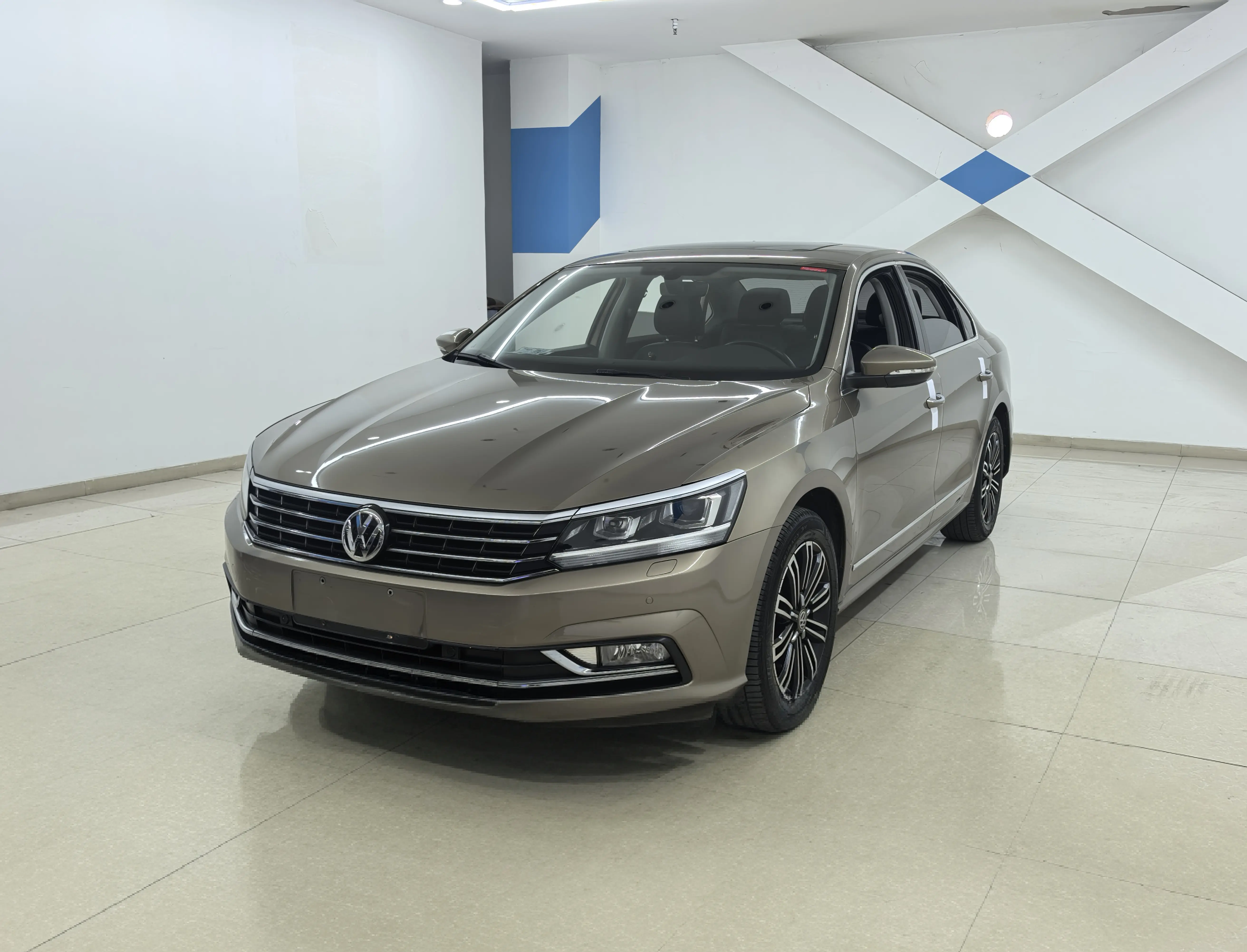Volkswagen Passat  из Китая