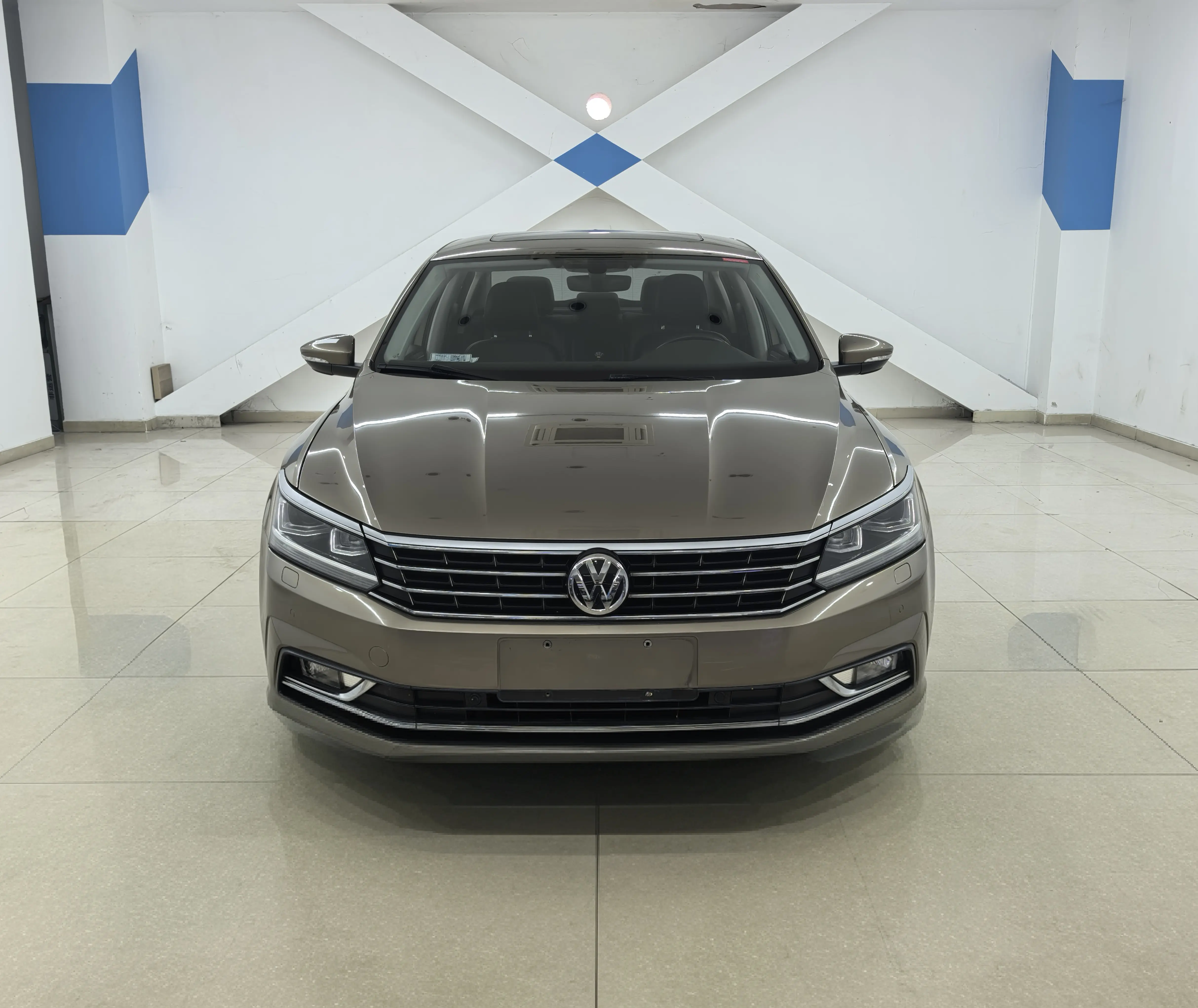 Volkswagen Passat  из Китая