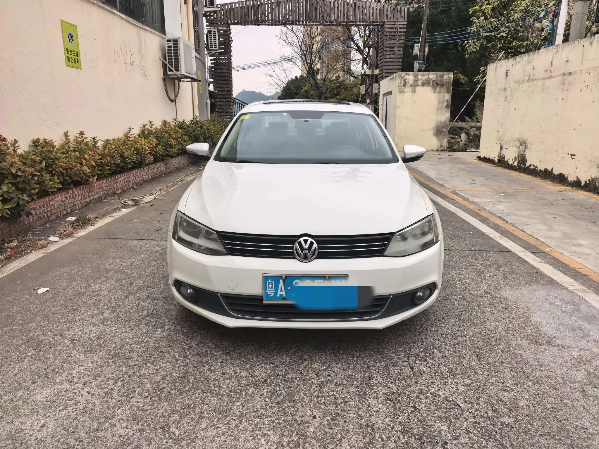 Volkswagen Sagitar  из Китая