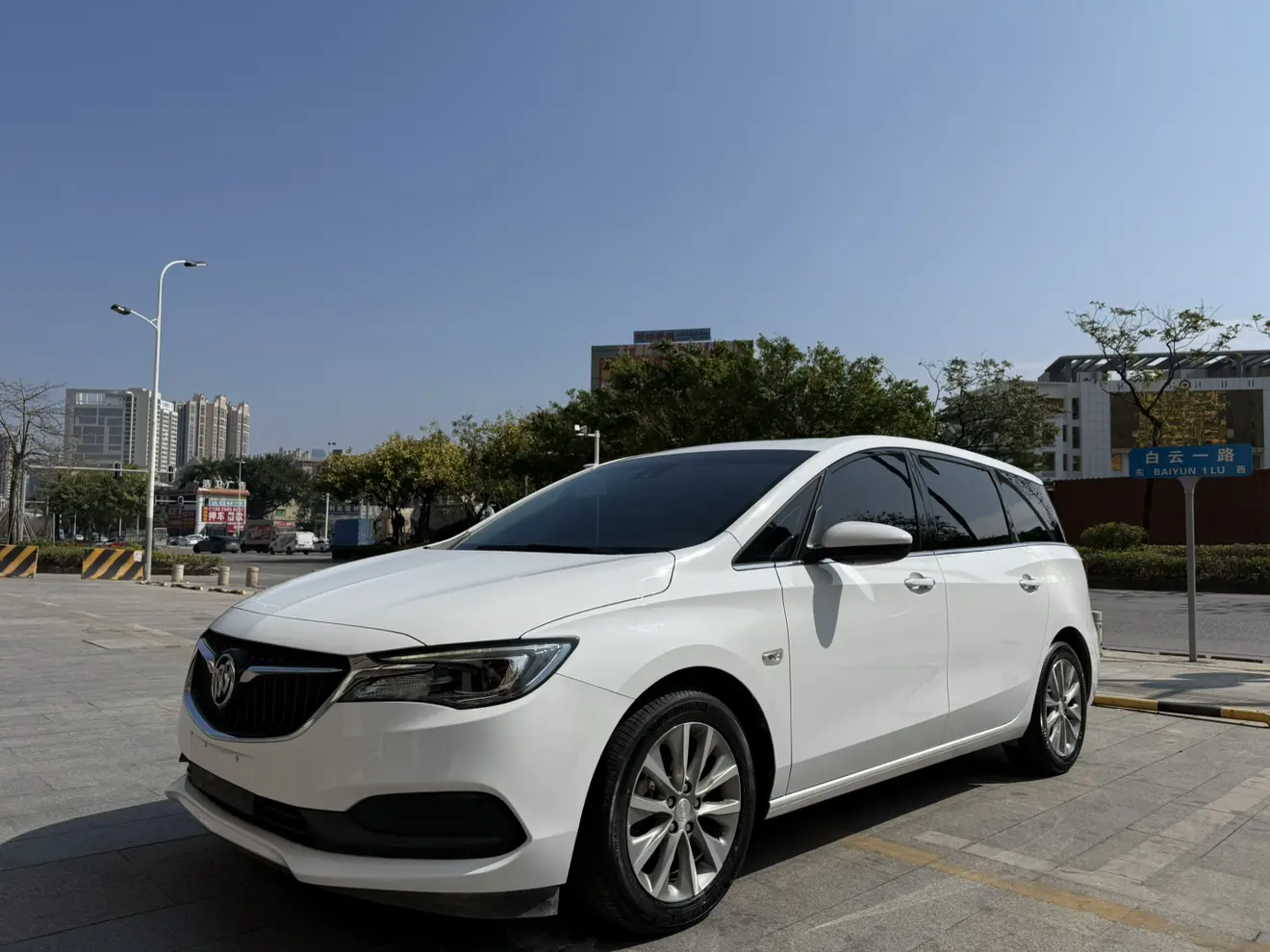 Buick GL6  из Китая