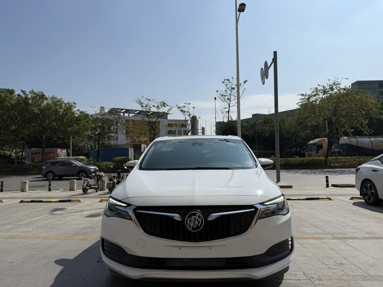 Buick GL6  из Китая