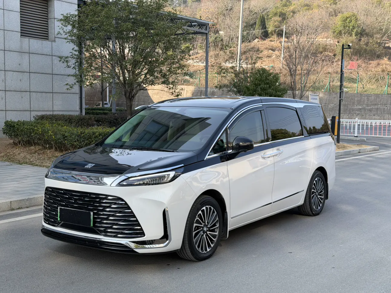 Buick GL8 PHEV  из Китая