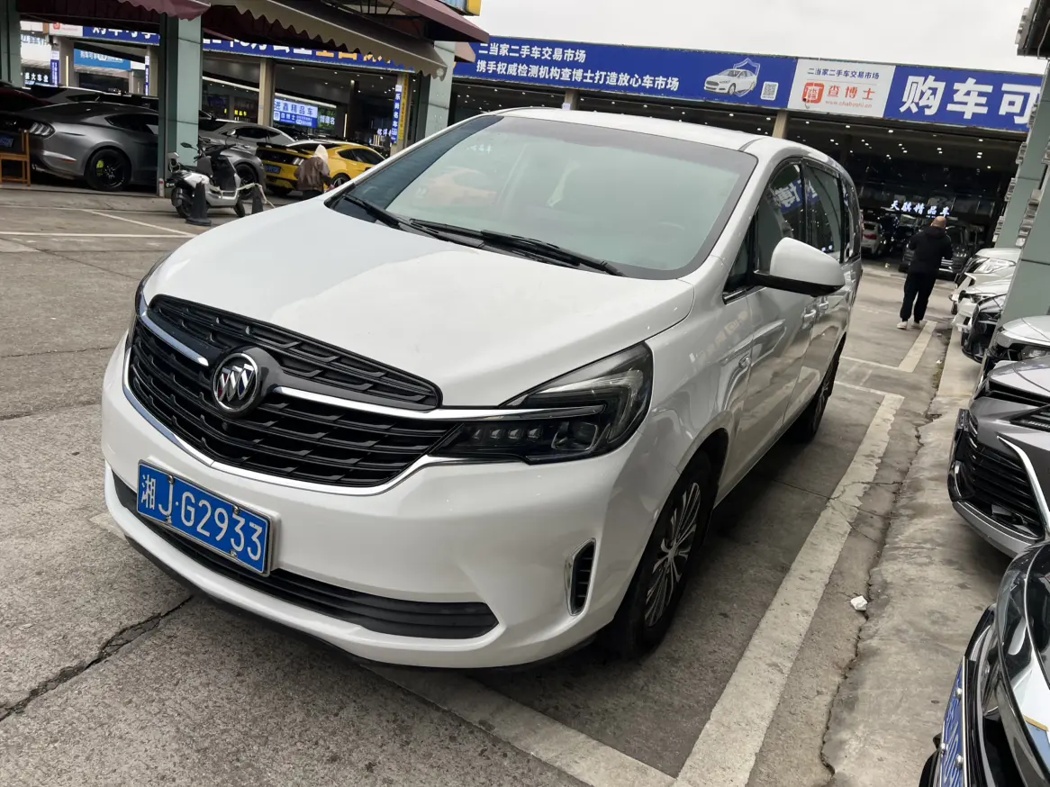 Buick GL8  из Китая