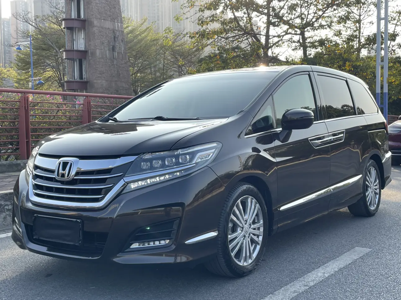 Honda Elysion (Alison)  из Китая