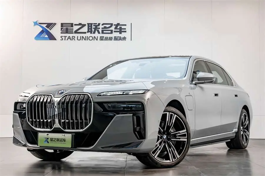 BMW i7  из Китая