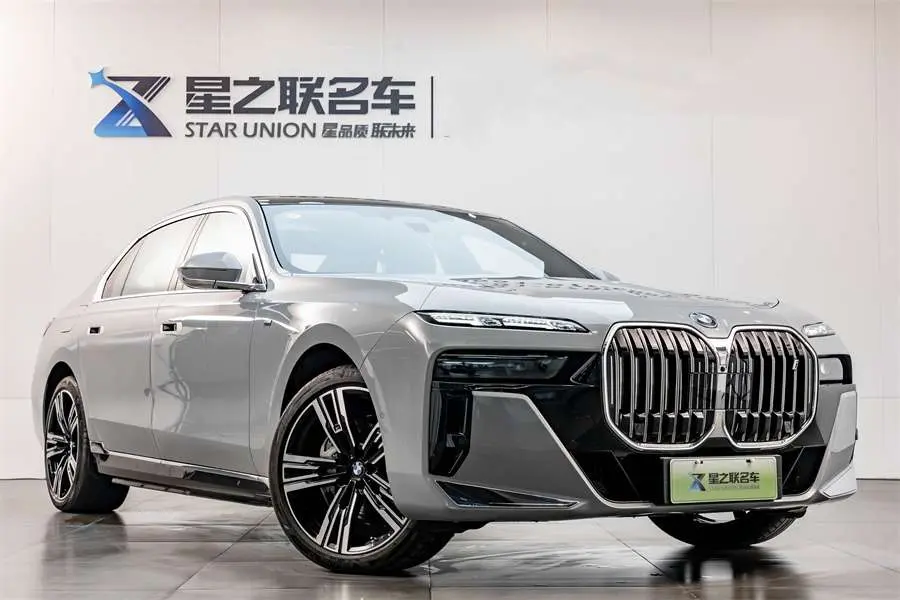 BMW i7  из Китая