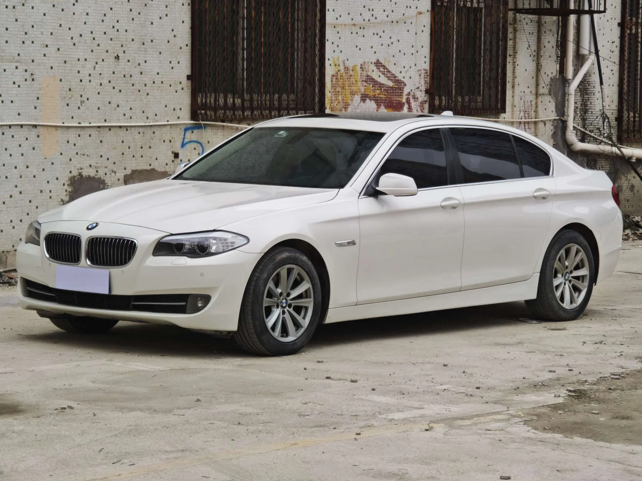 BMW 5 Series  из Китая