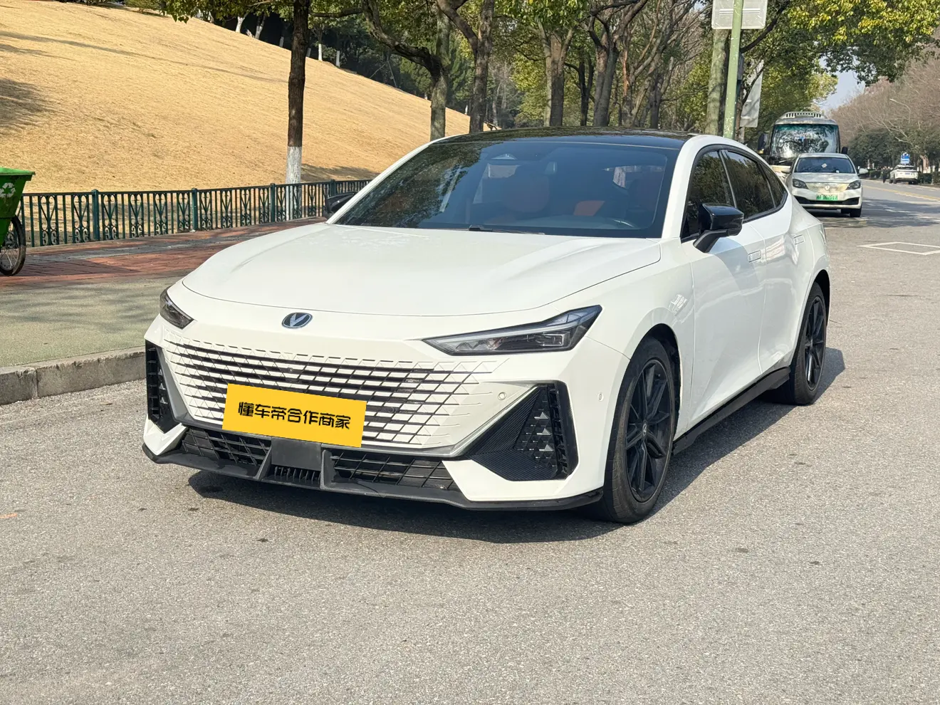 Changan UNI-V  из Китая