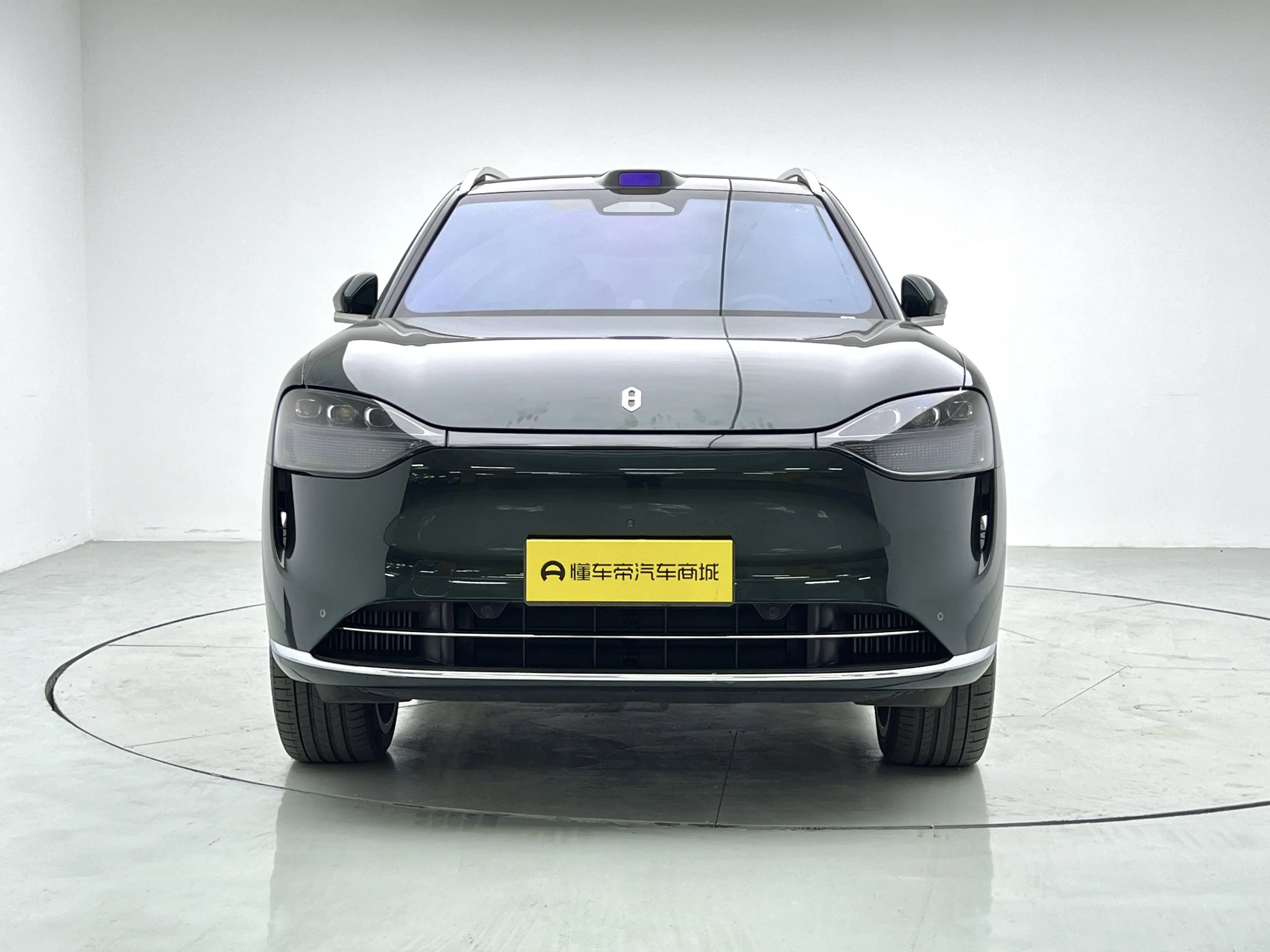 AITO M9 (Wenjie M9)  из Китая