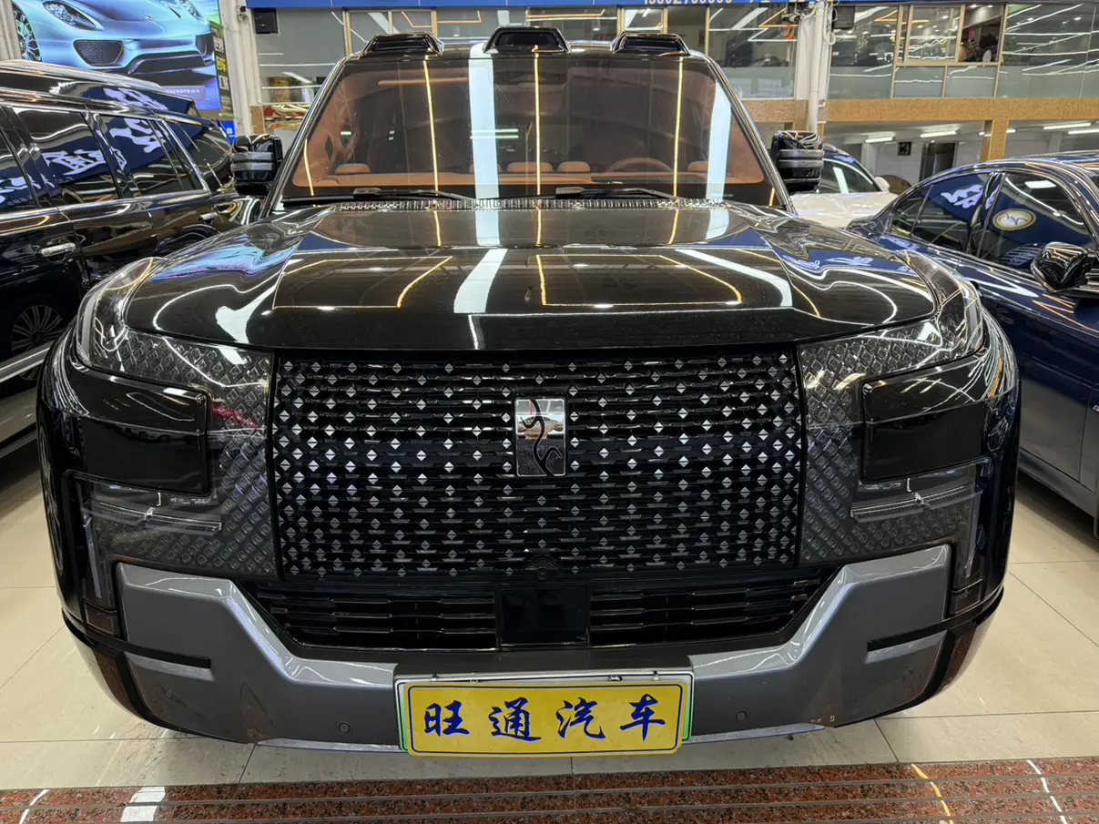BYD Yangwang U8  из Китая