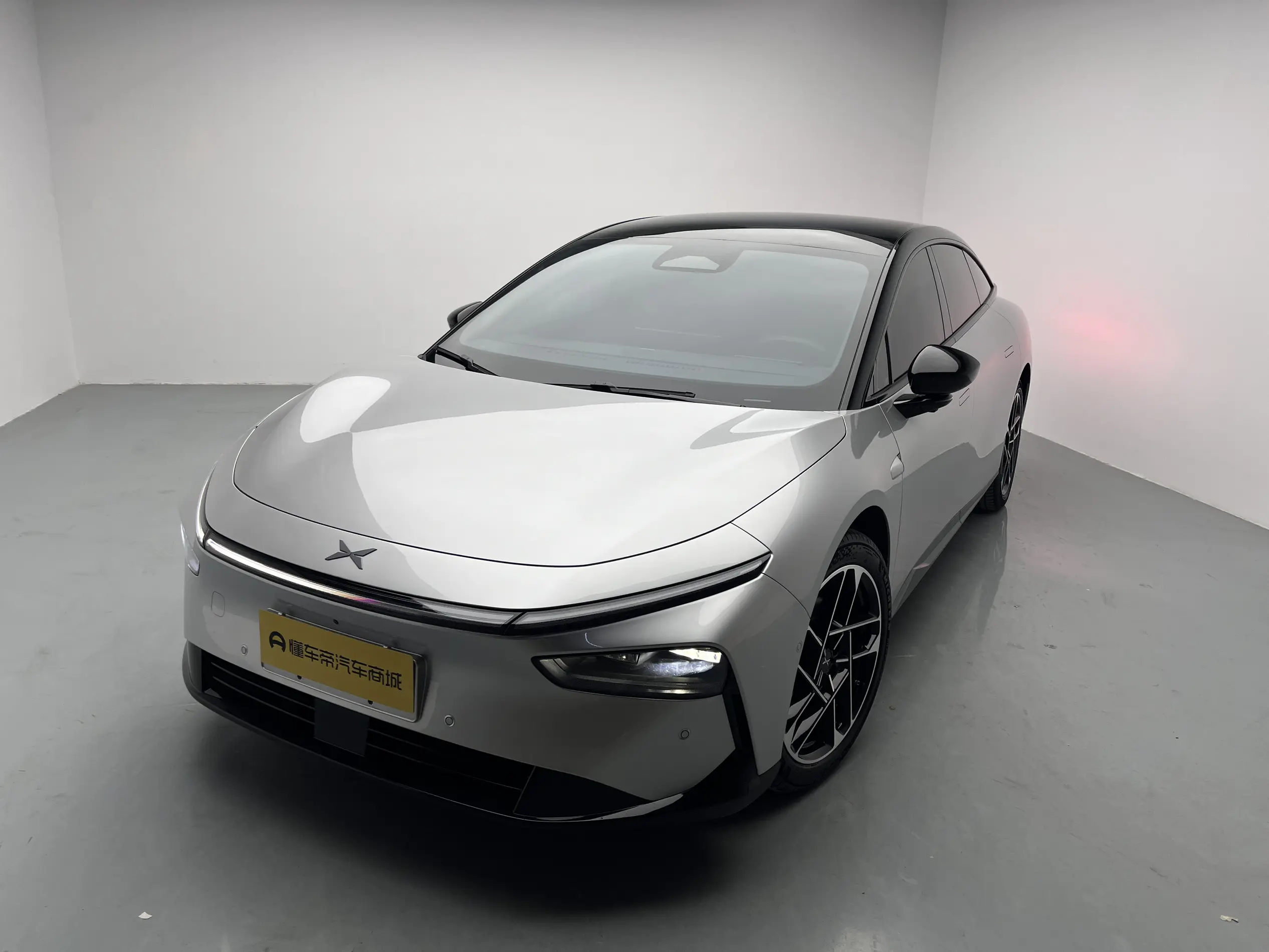 Xpeng P7+  из Китая