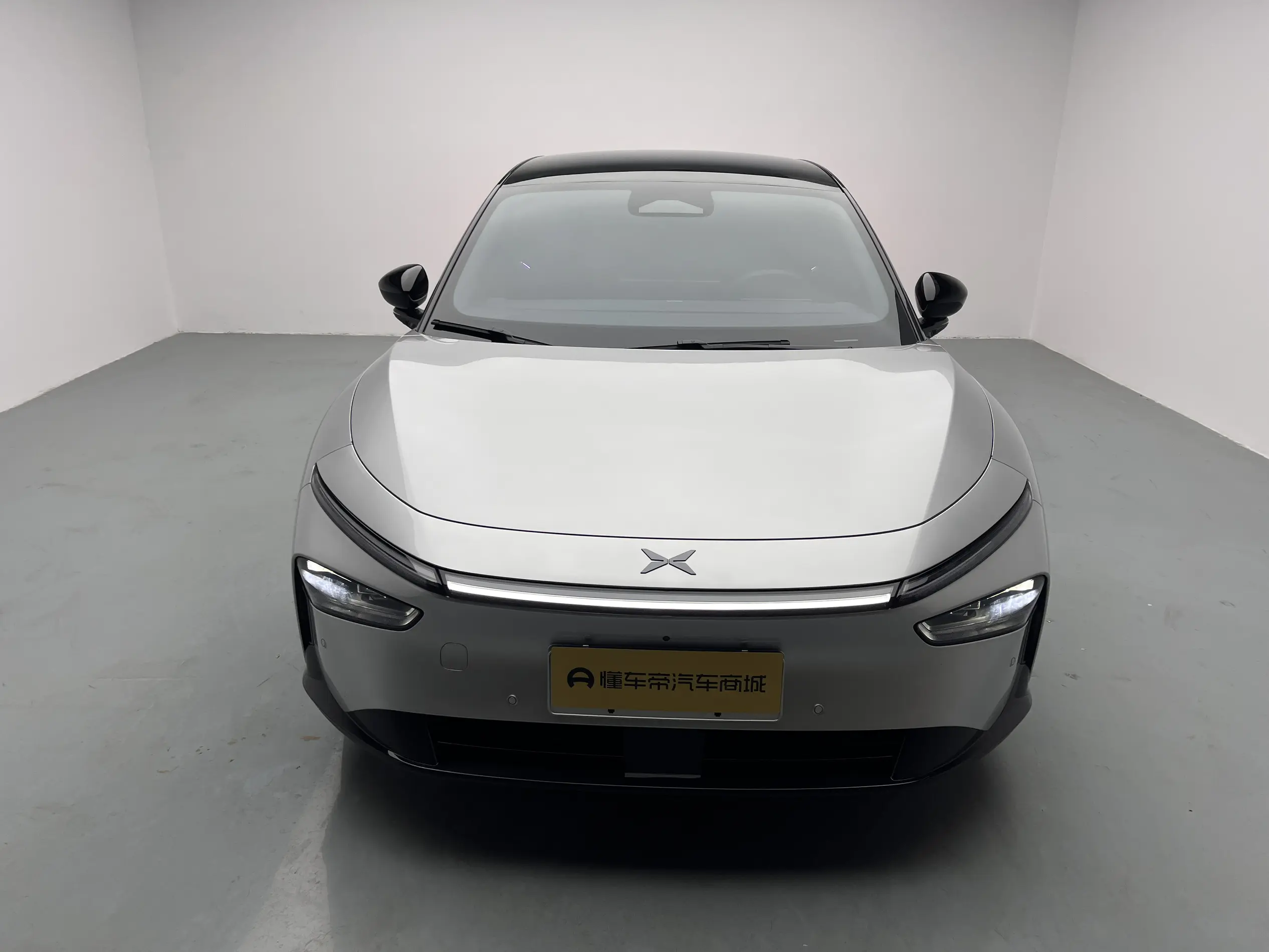 Xpeng P7+  из Китая