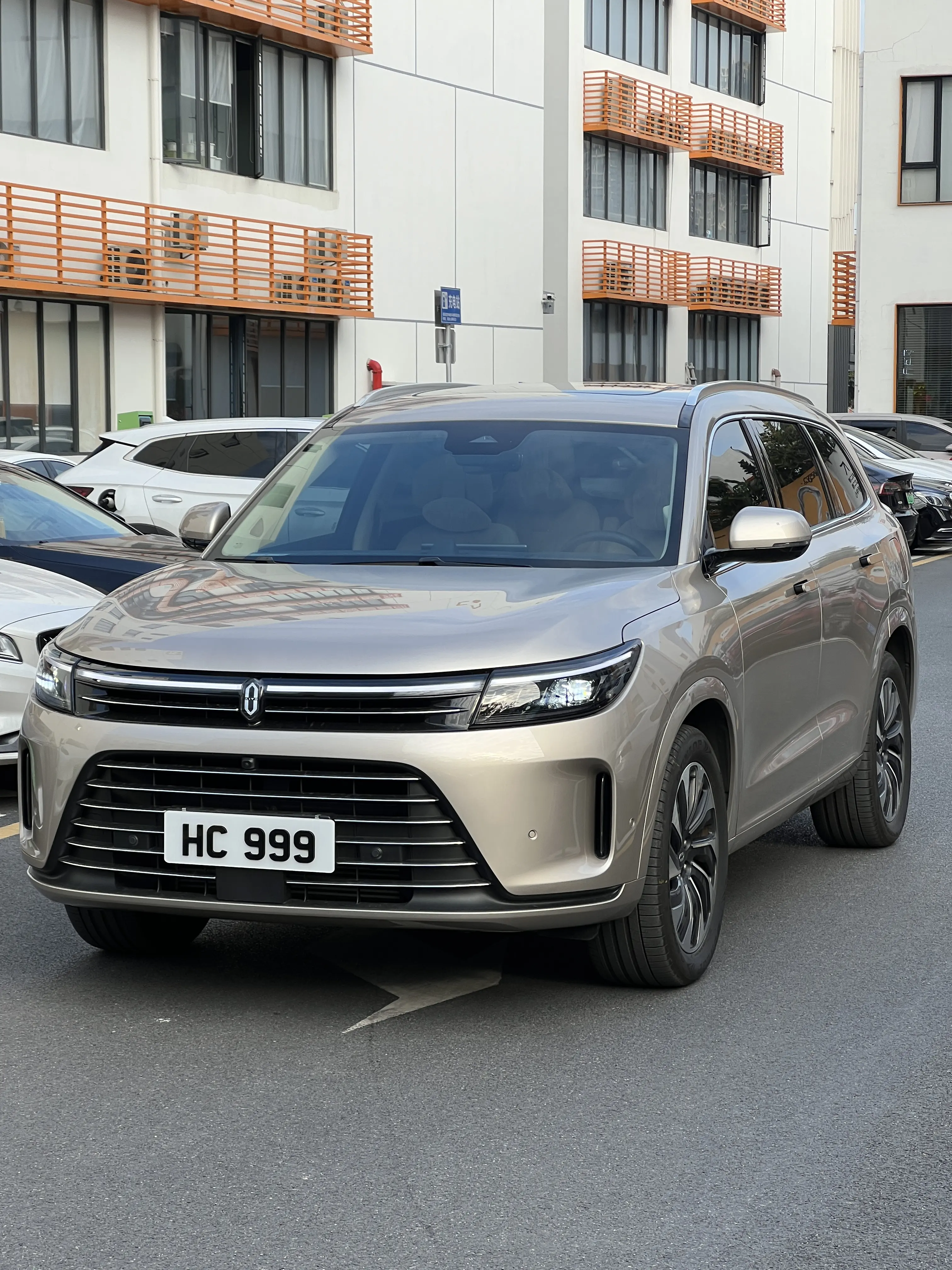 AITO M7 (Wenjie M7)  из Китая