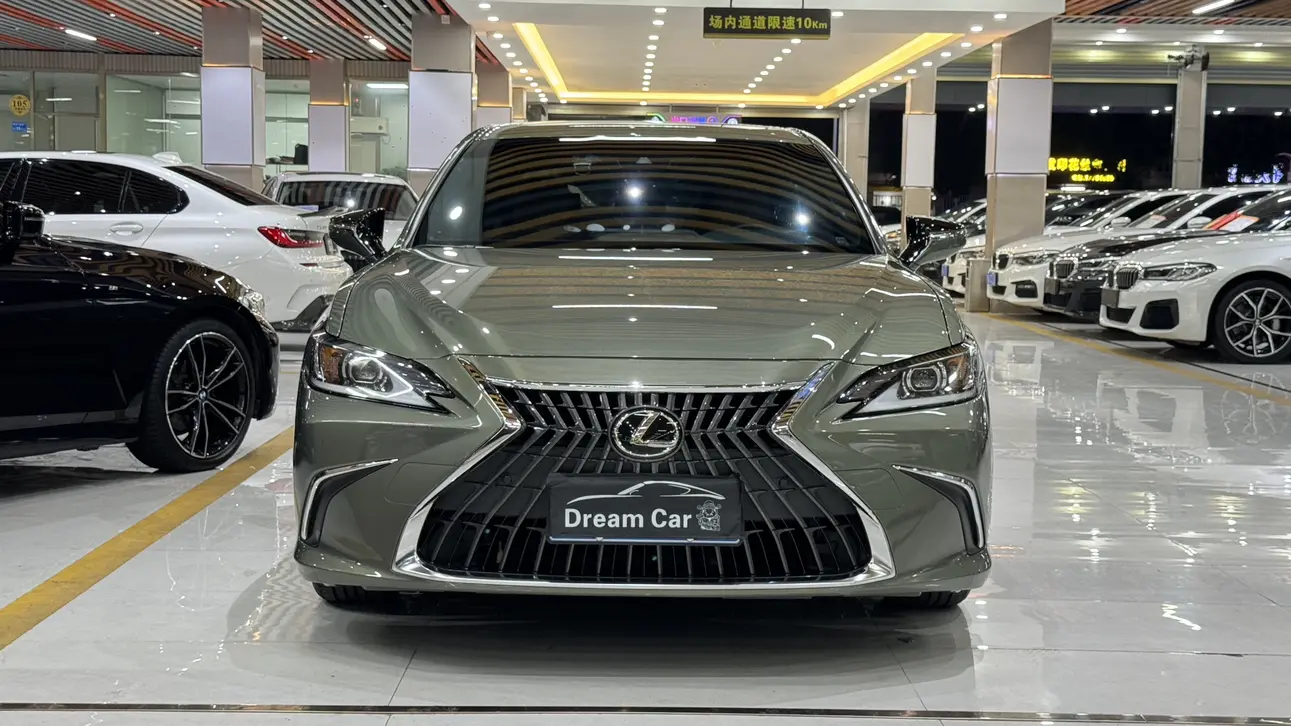 Lexus ES  из Китая