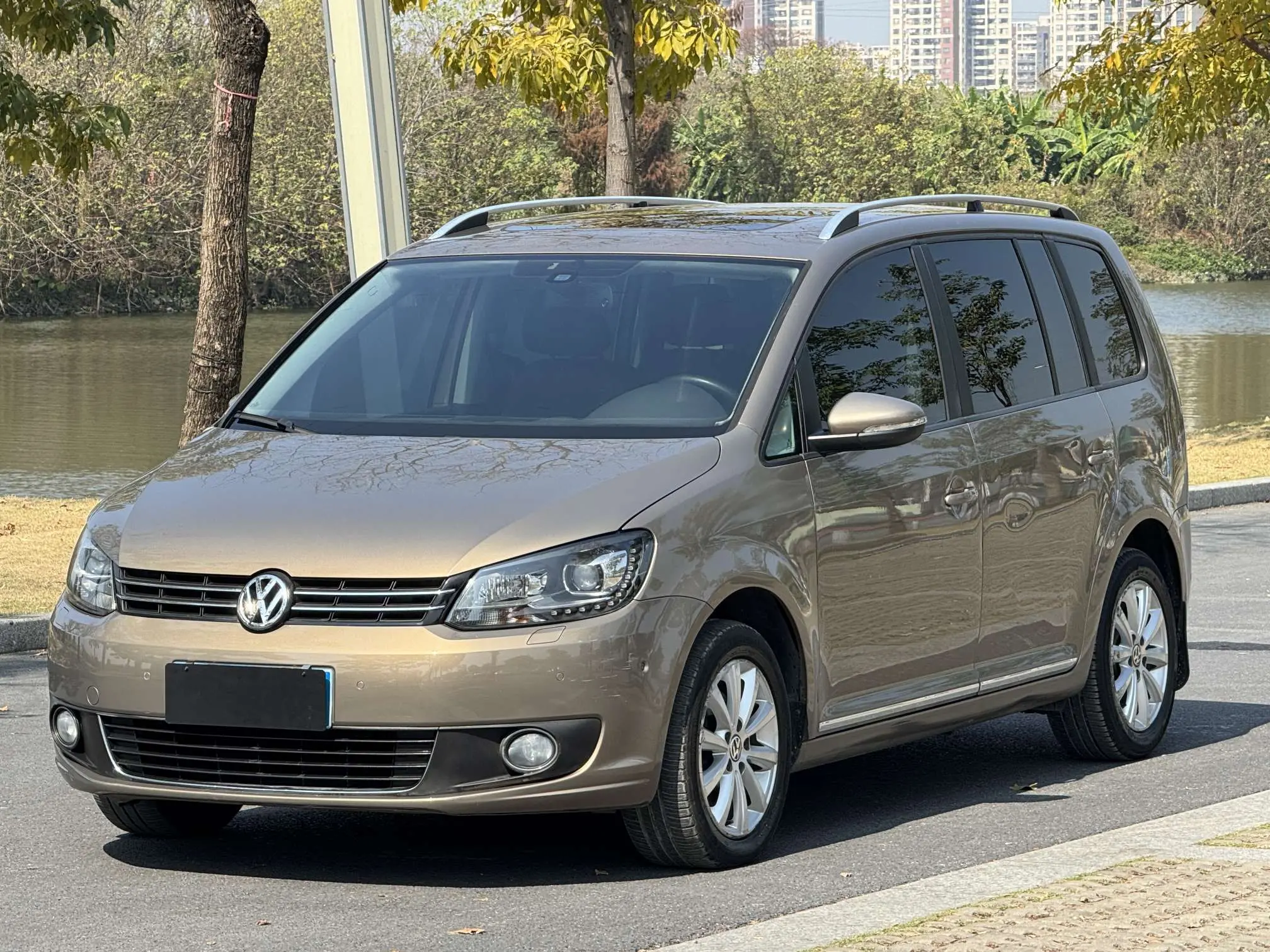 Volkswagen Touran  из Китая