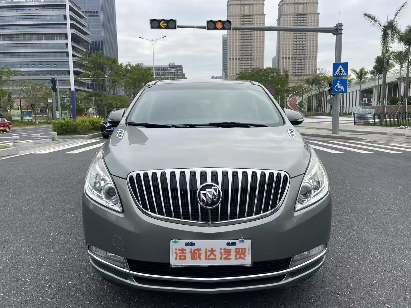 Buick GL8  из Китая