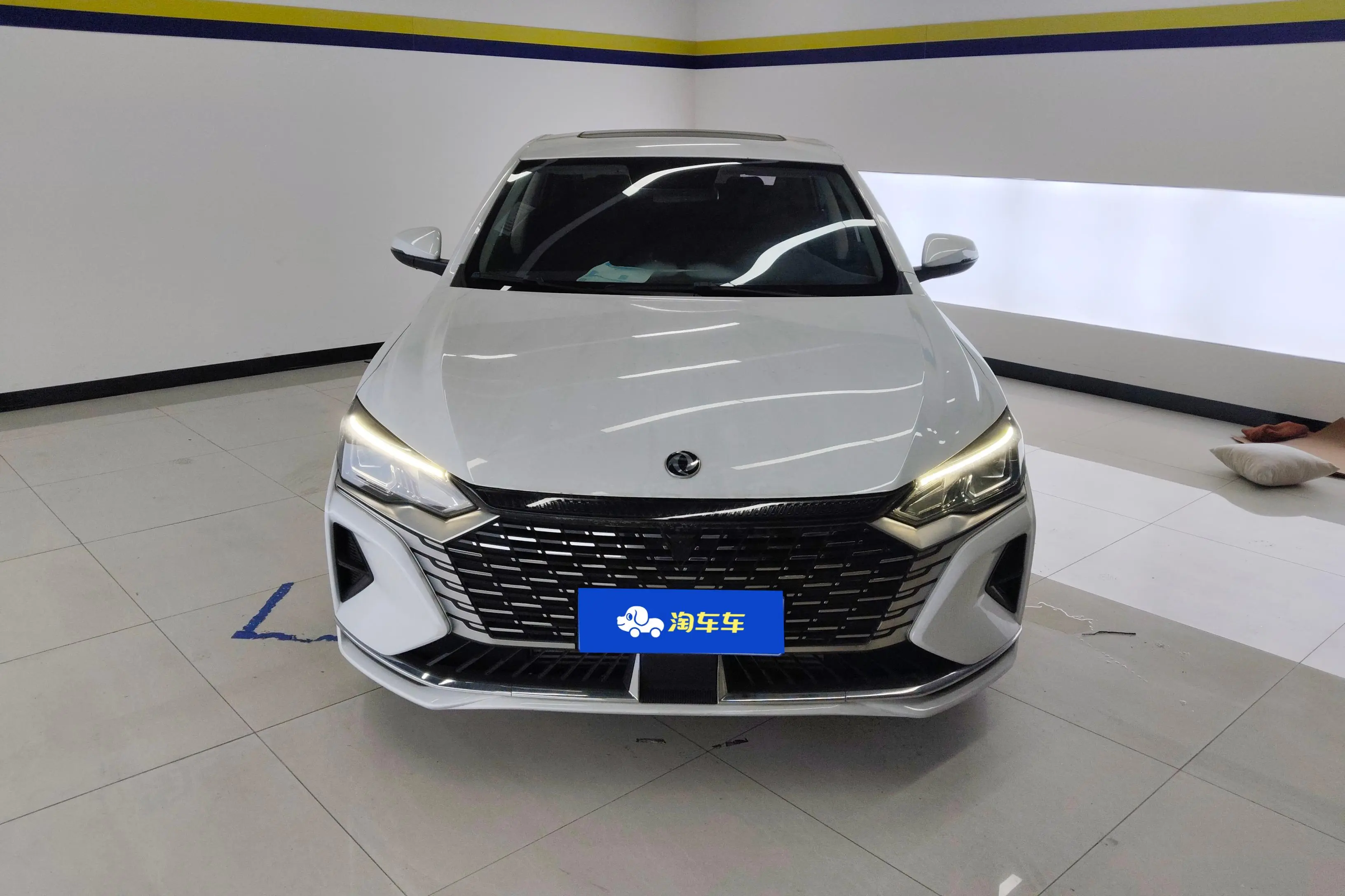 Dongfeng Yixuan MAX  из Китая