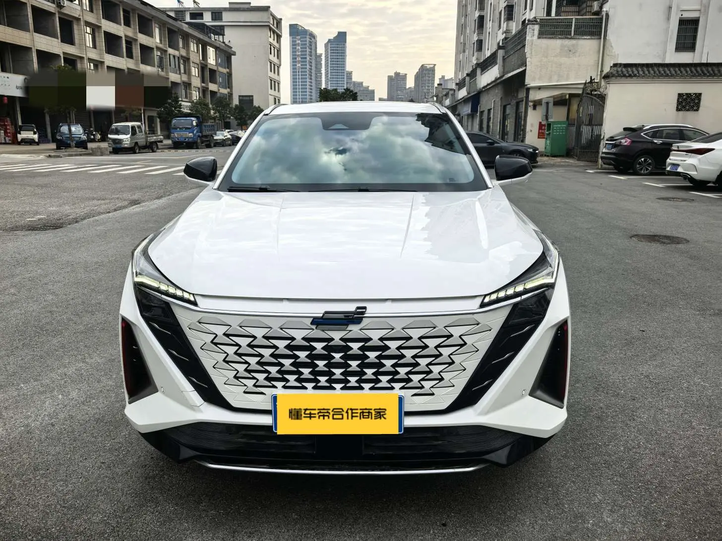 Oshan Changan Auchan Z6  из Китая