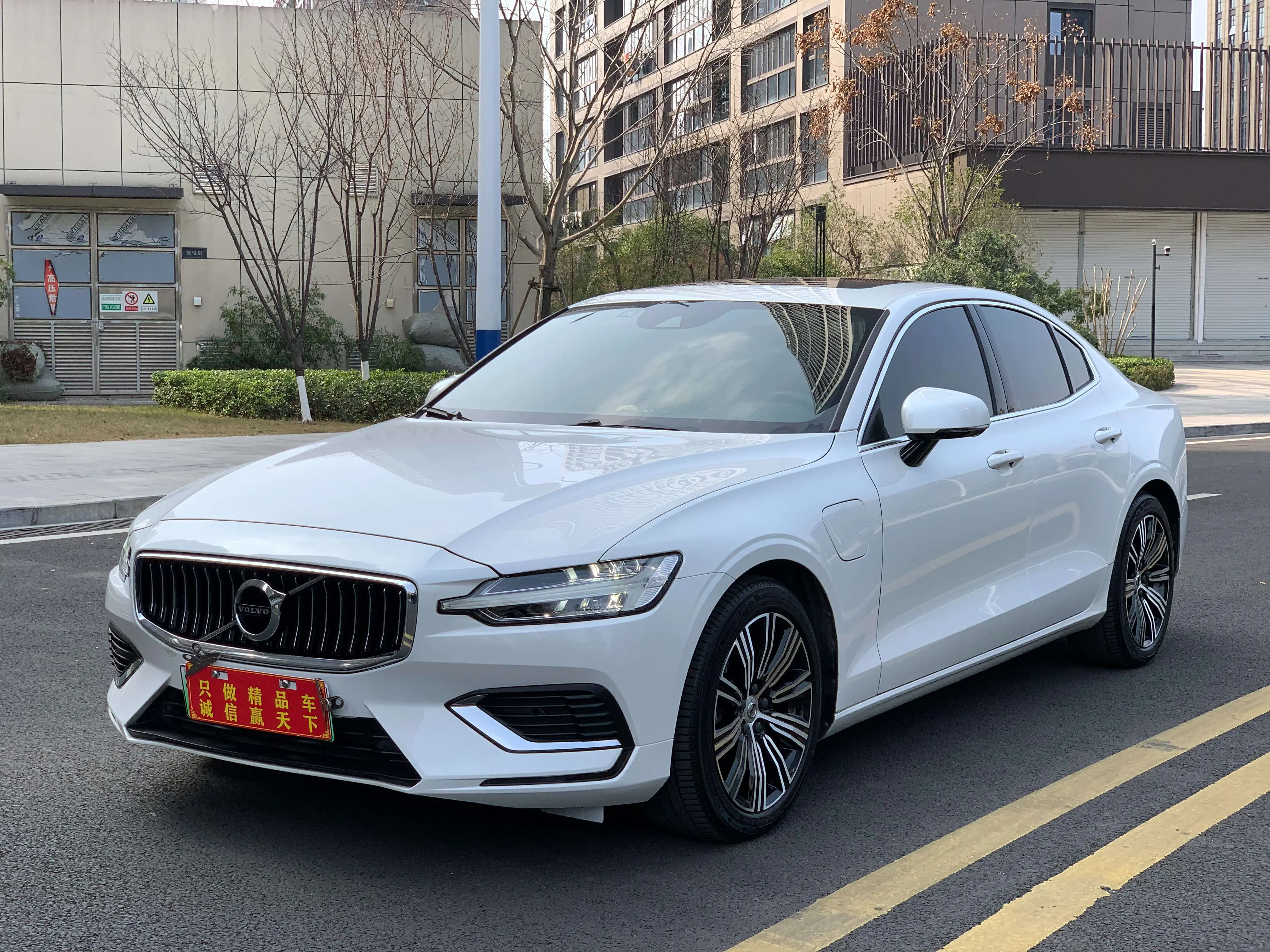 Volvo S60 PHEV  из Китая
