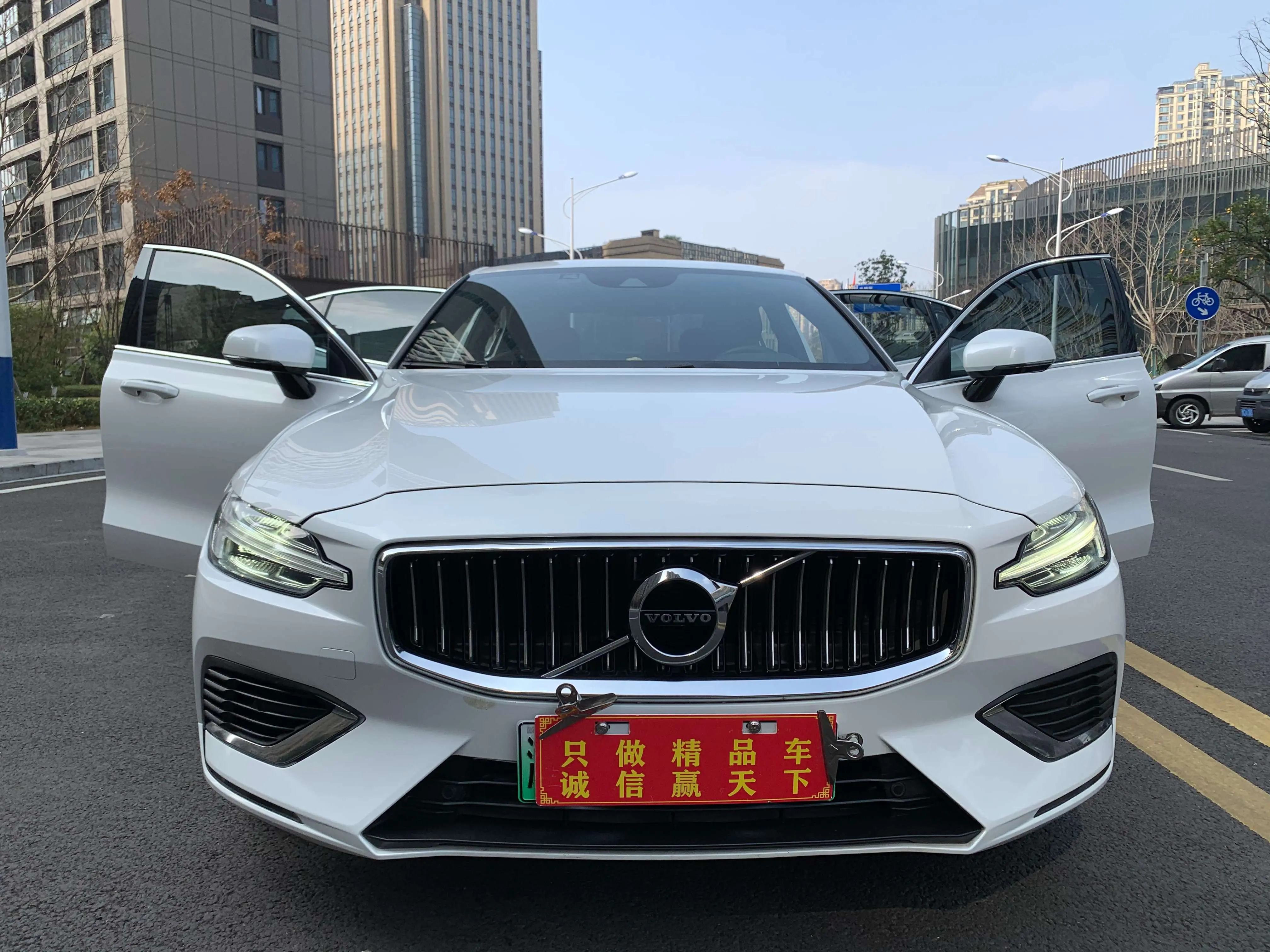 Volvo S60 PHEV  из Китая